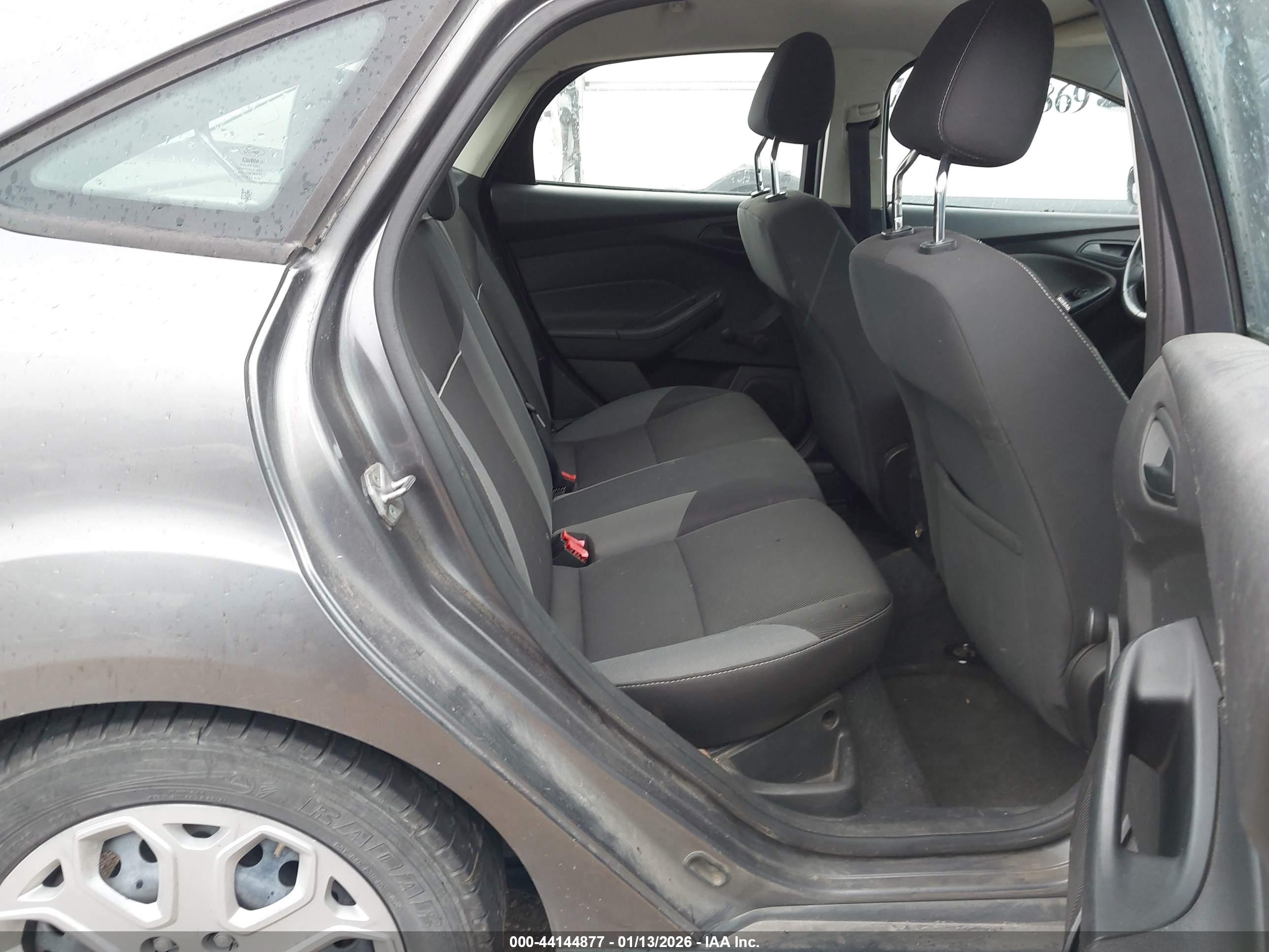 FORD FOCUS image 8
