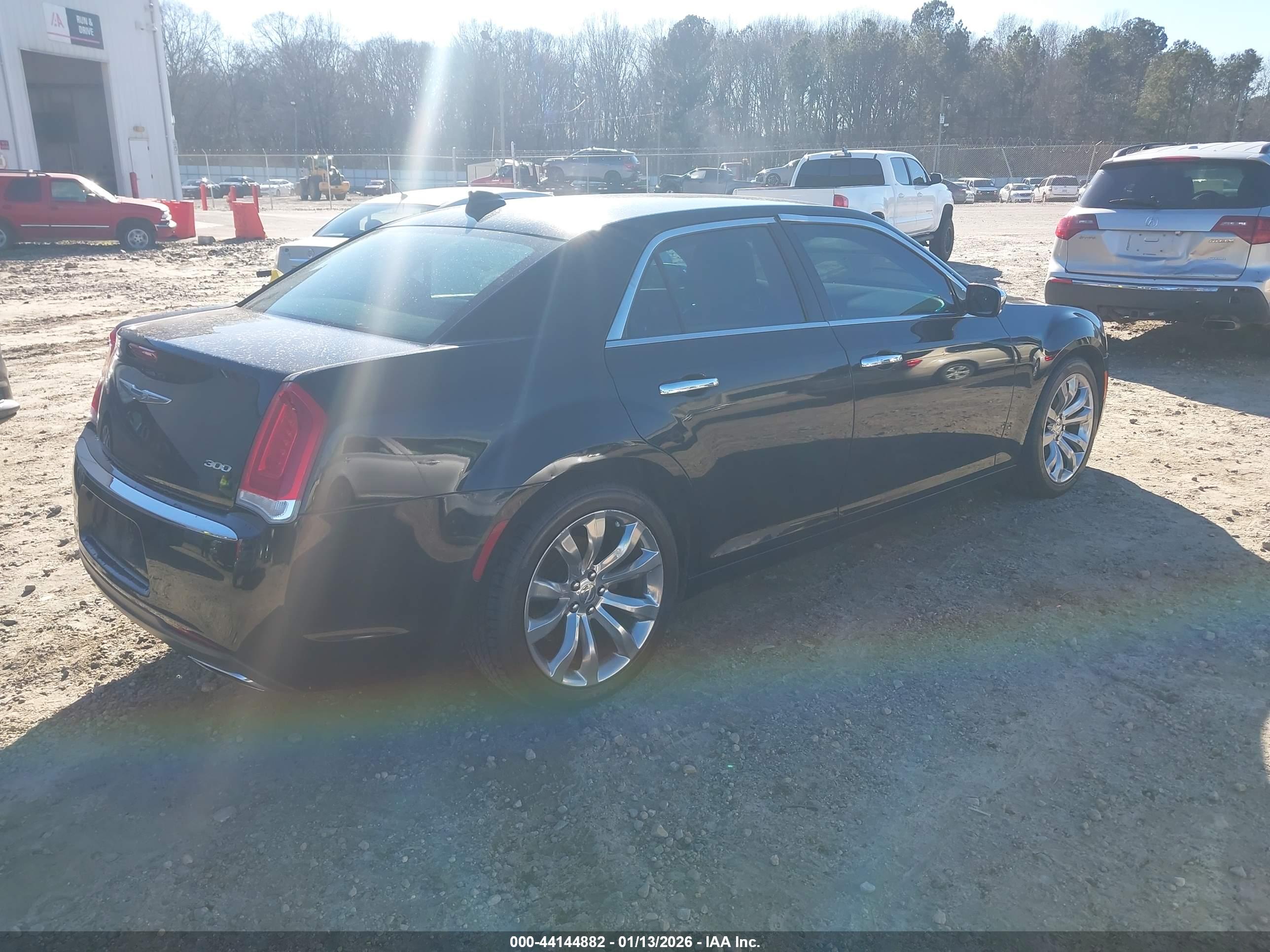 CHRYSLER 300 image 4