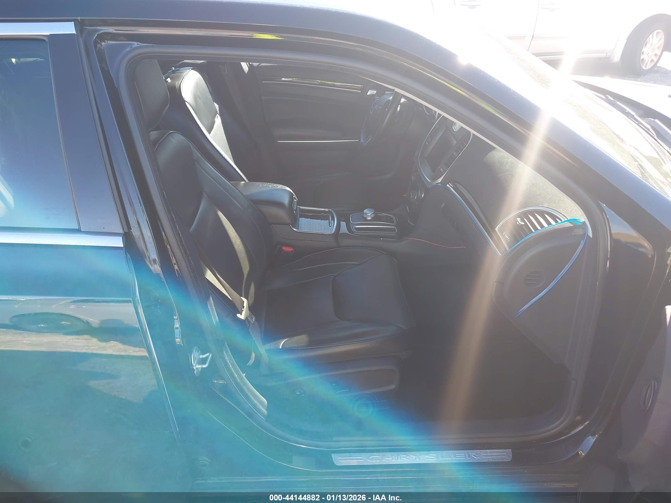 CHRYSLER 300 image 5