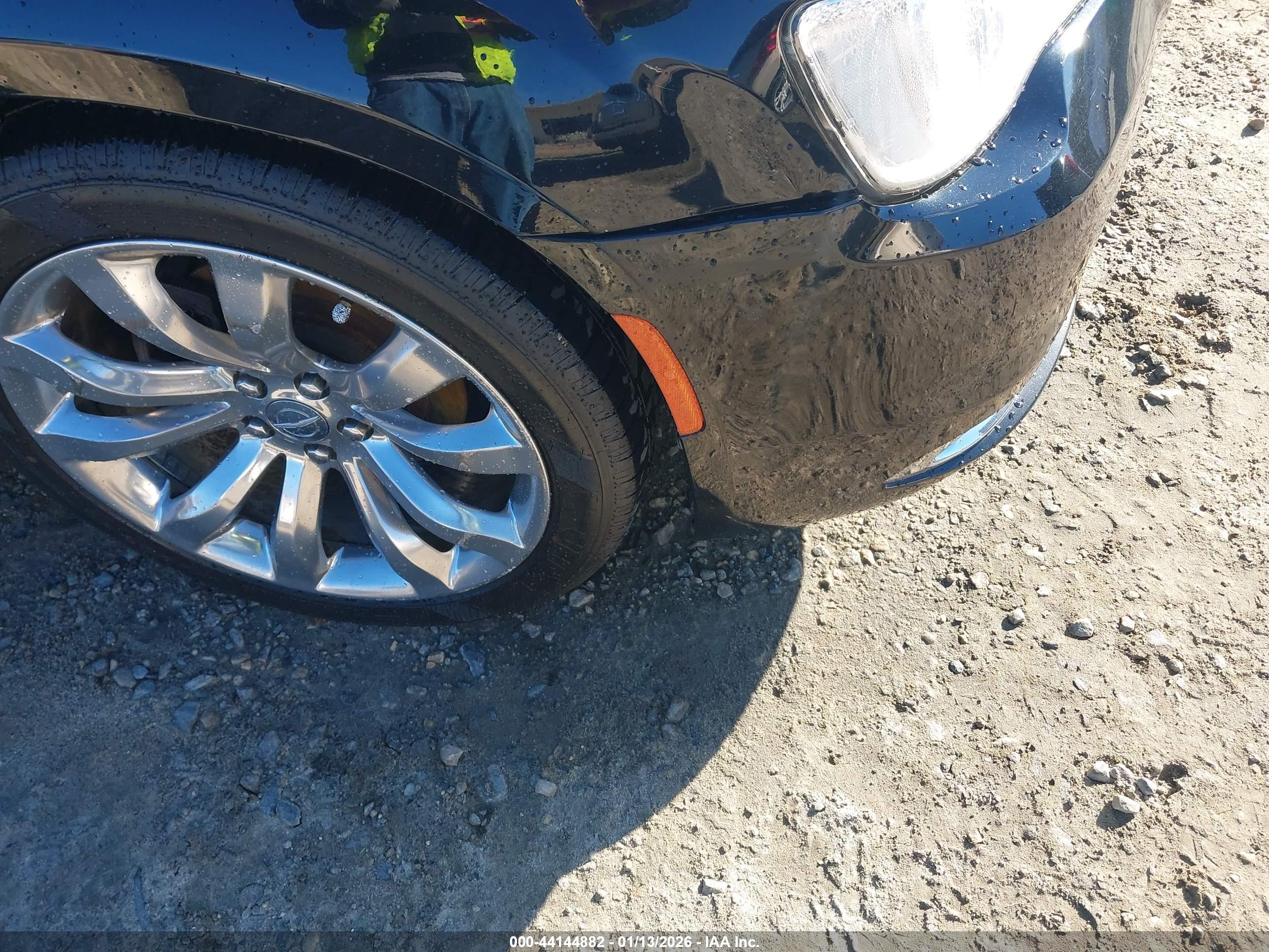 CHRYSLER 300 image 6