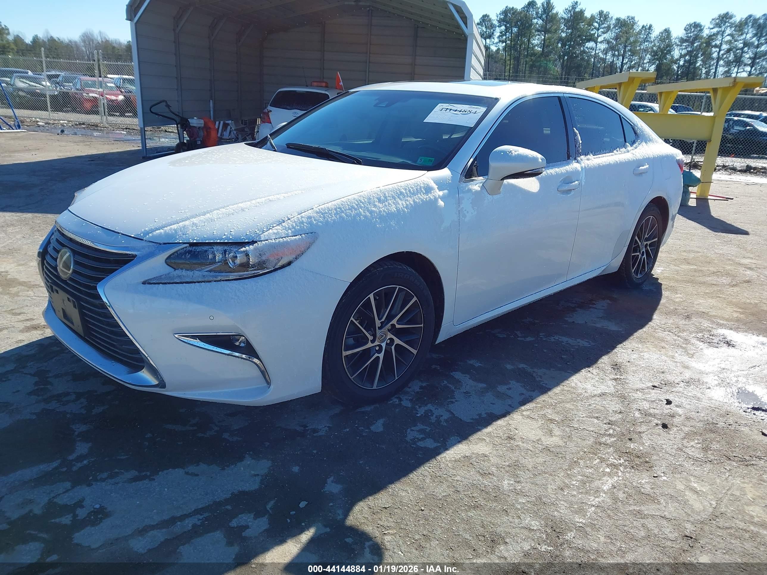 LEXUS ES image 2