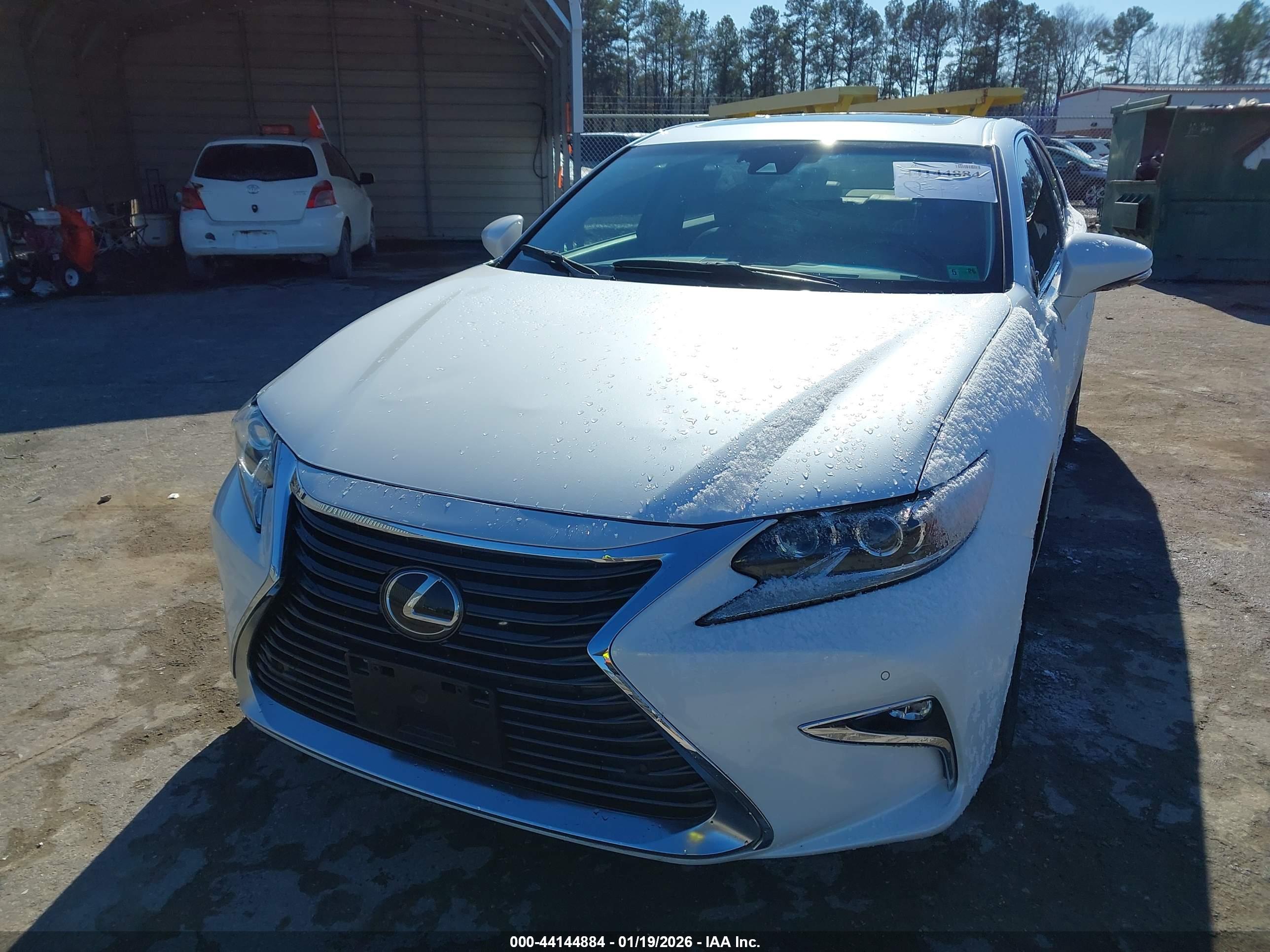 LEXUS ES image 6