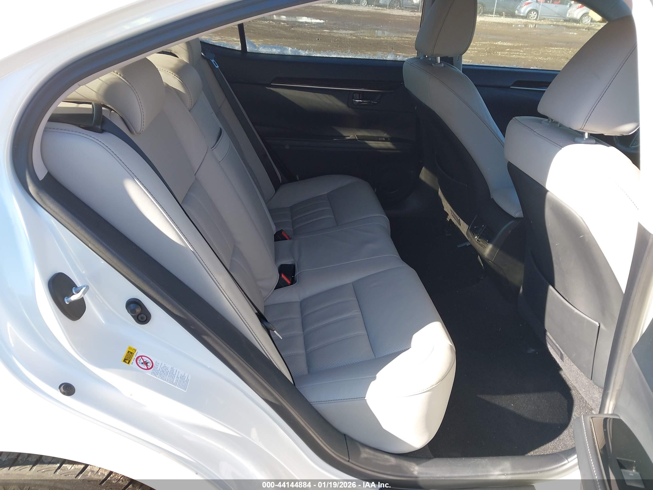 LEXUS ES image 8