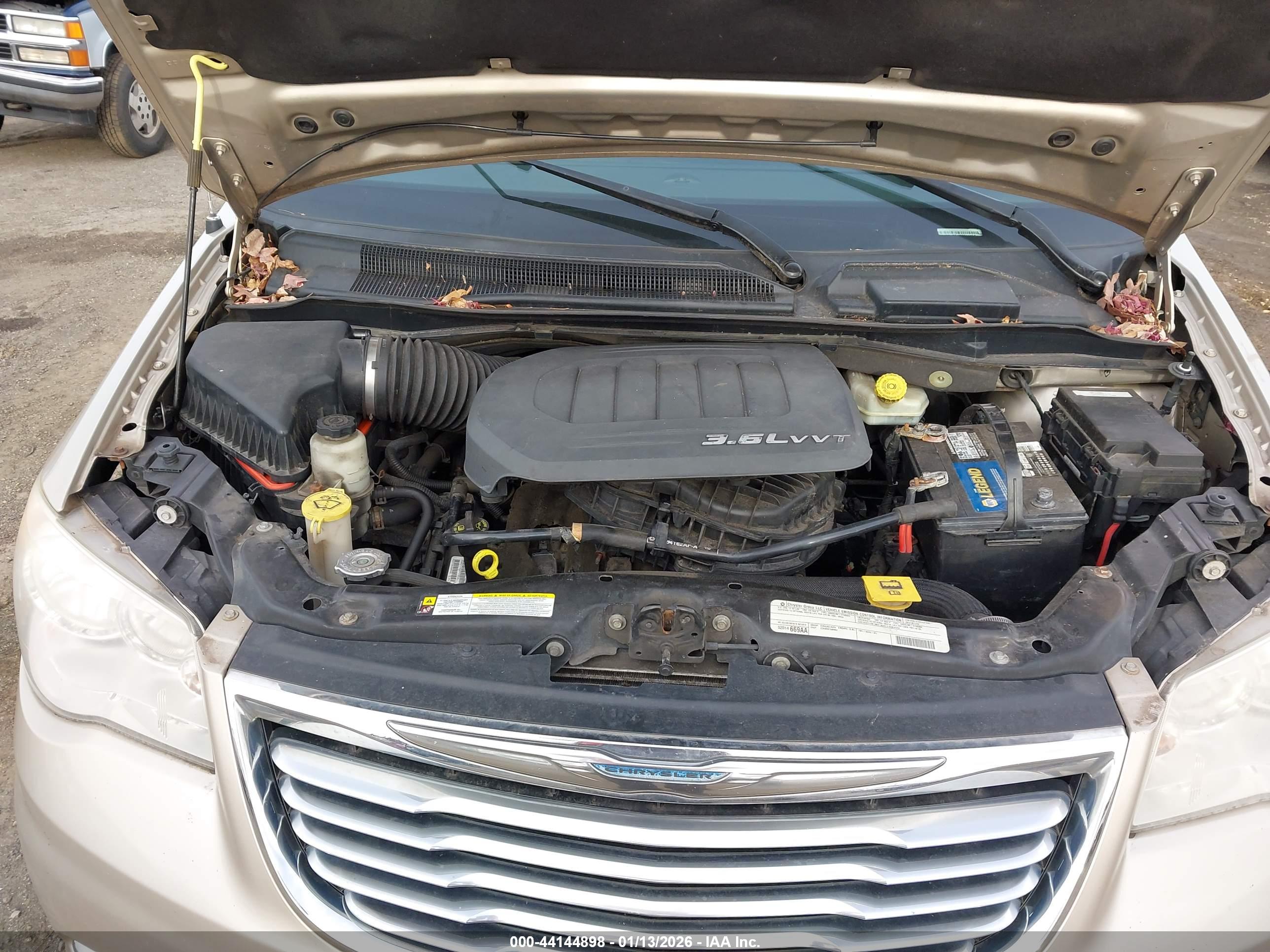 CHRYSLER TOWN image 10
