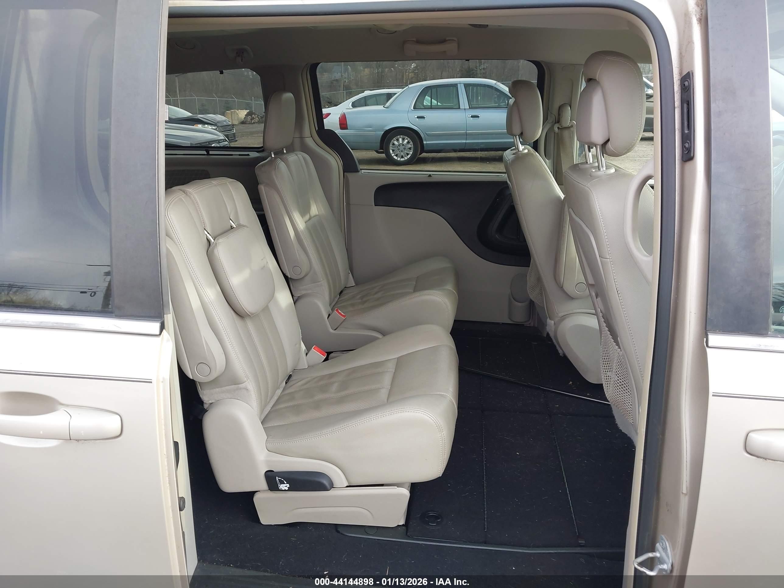 CHRYSLER TOWN image 8