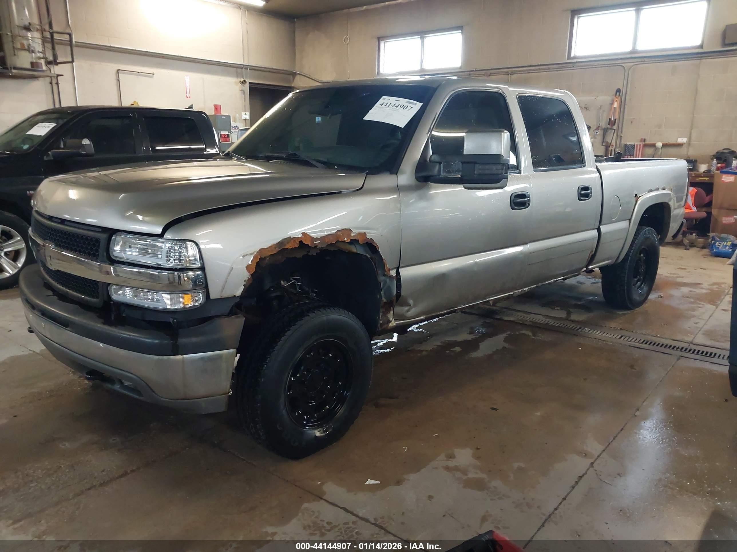 CHEVROLET SILVERADO image 2
