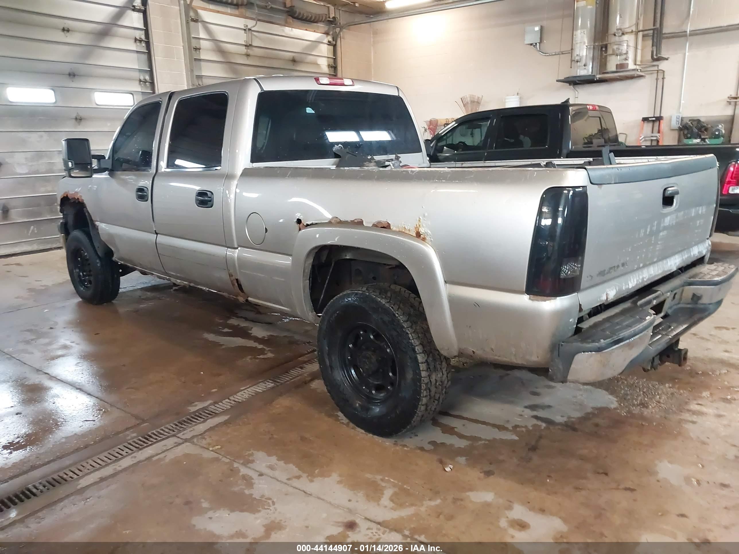 CHEVROLET SILVERADO image 3