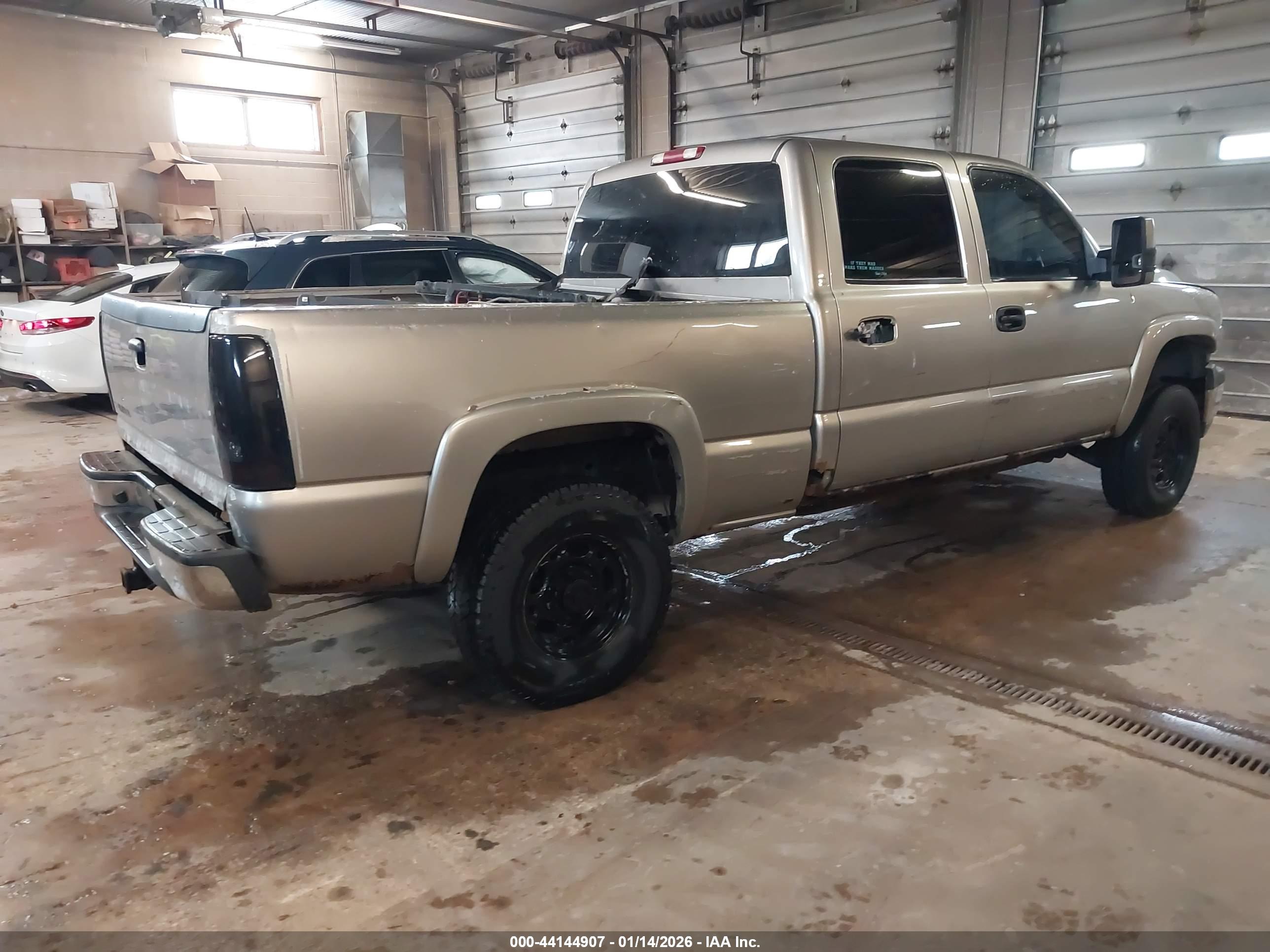 CHEVROLET SILVERADO image 4