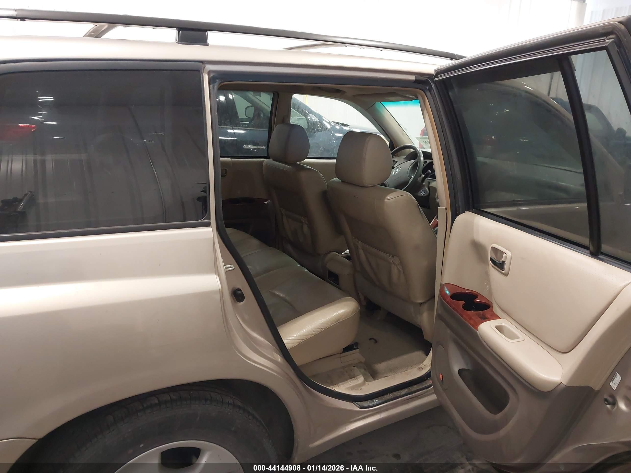TOYOTA HIGHLANDER image 8