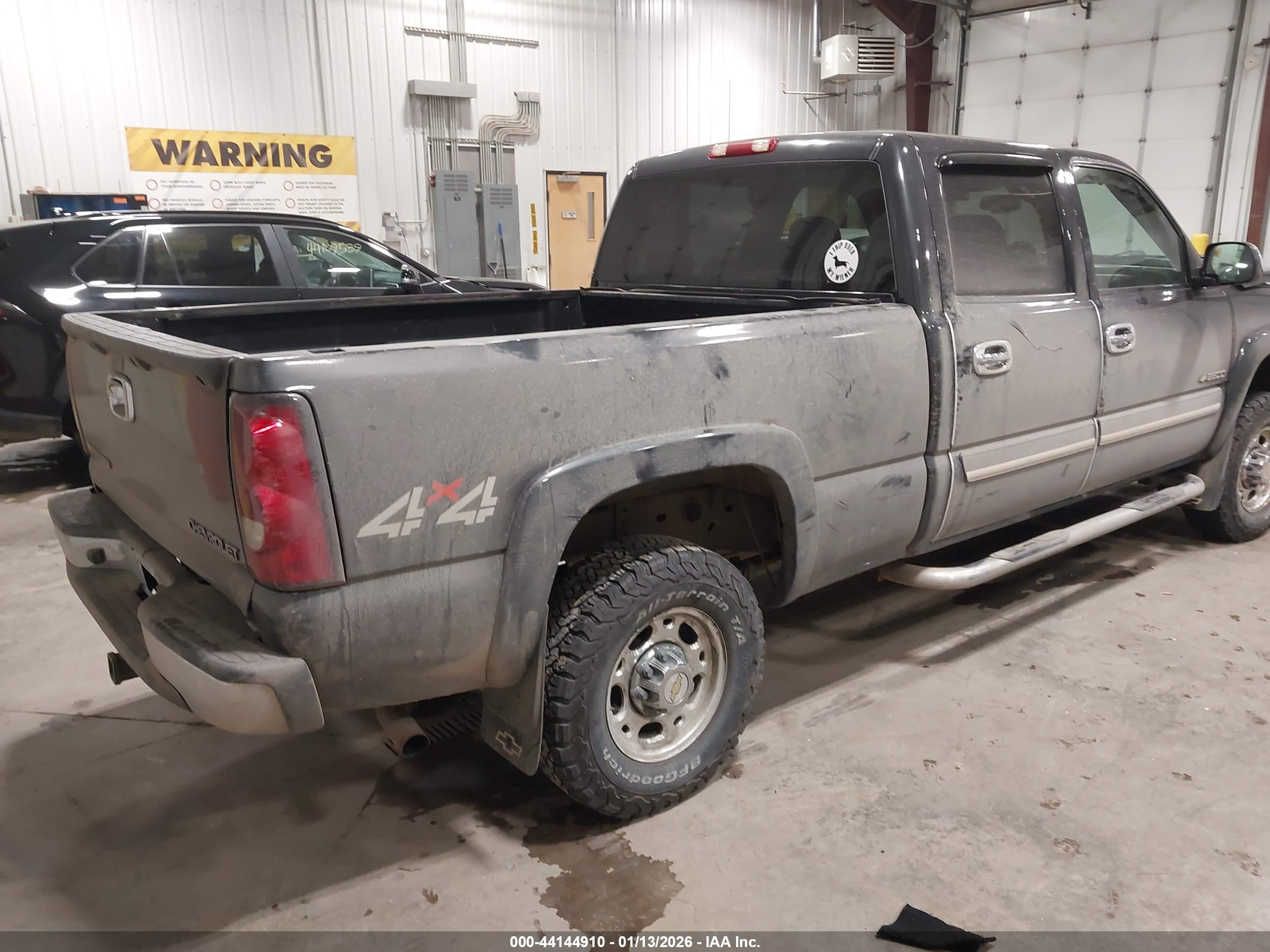 CHEVROLET SILVERADO image 4