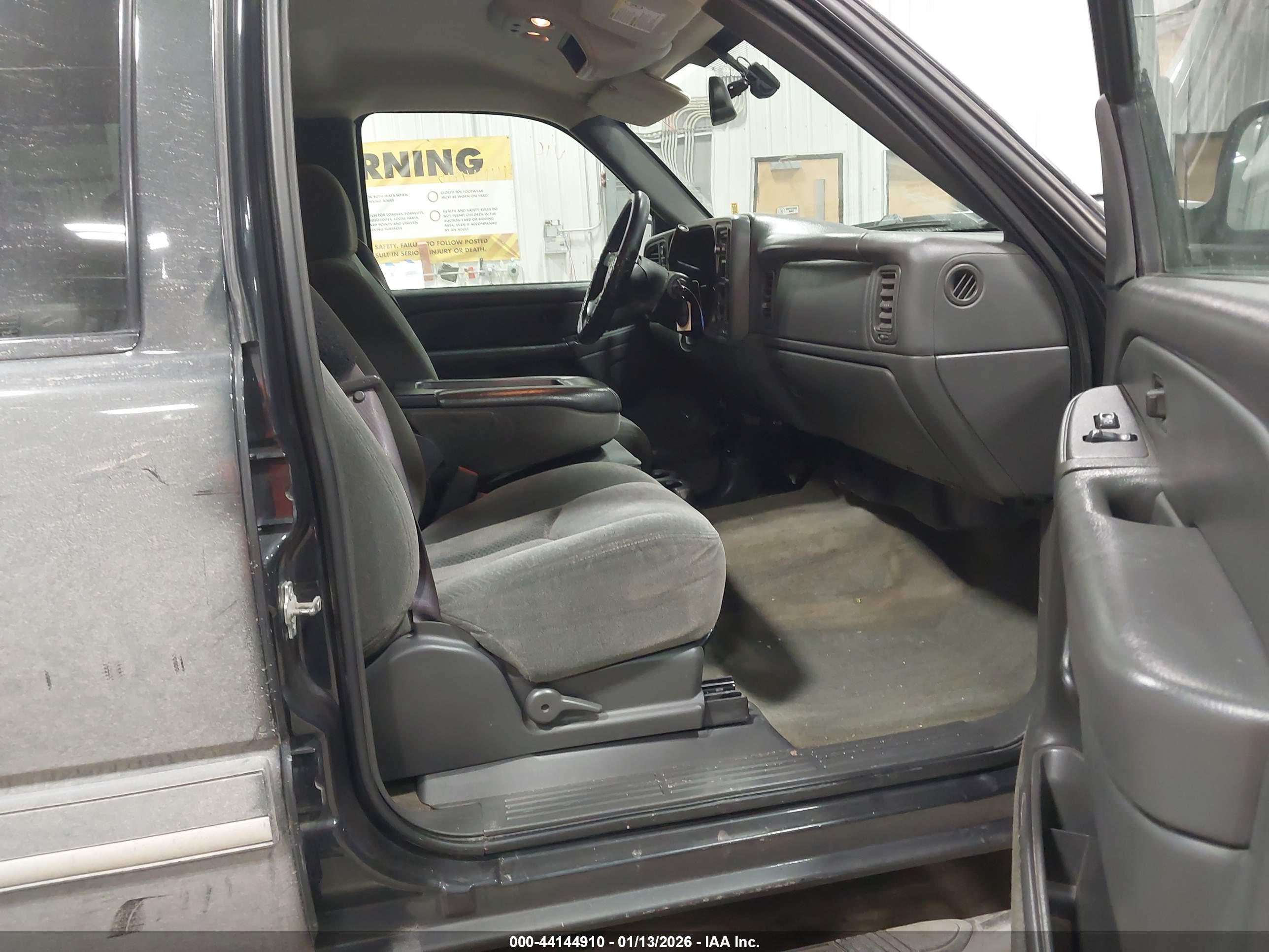 CHEVROLET SILVERADO image 5
