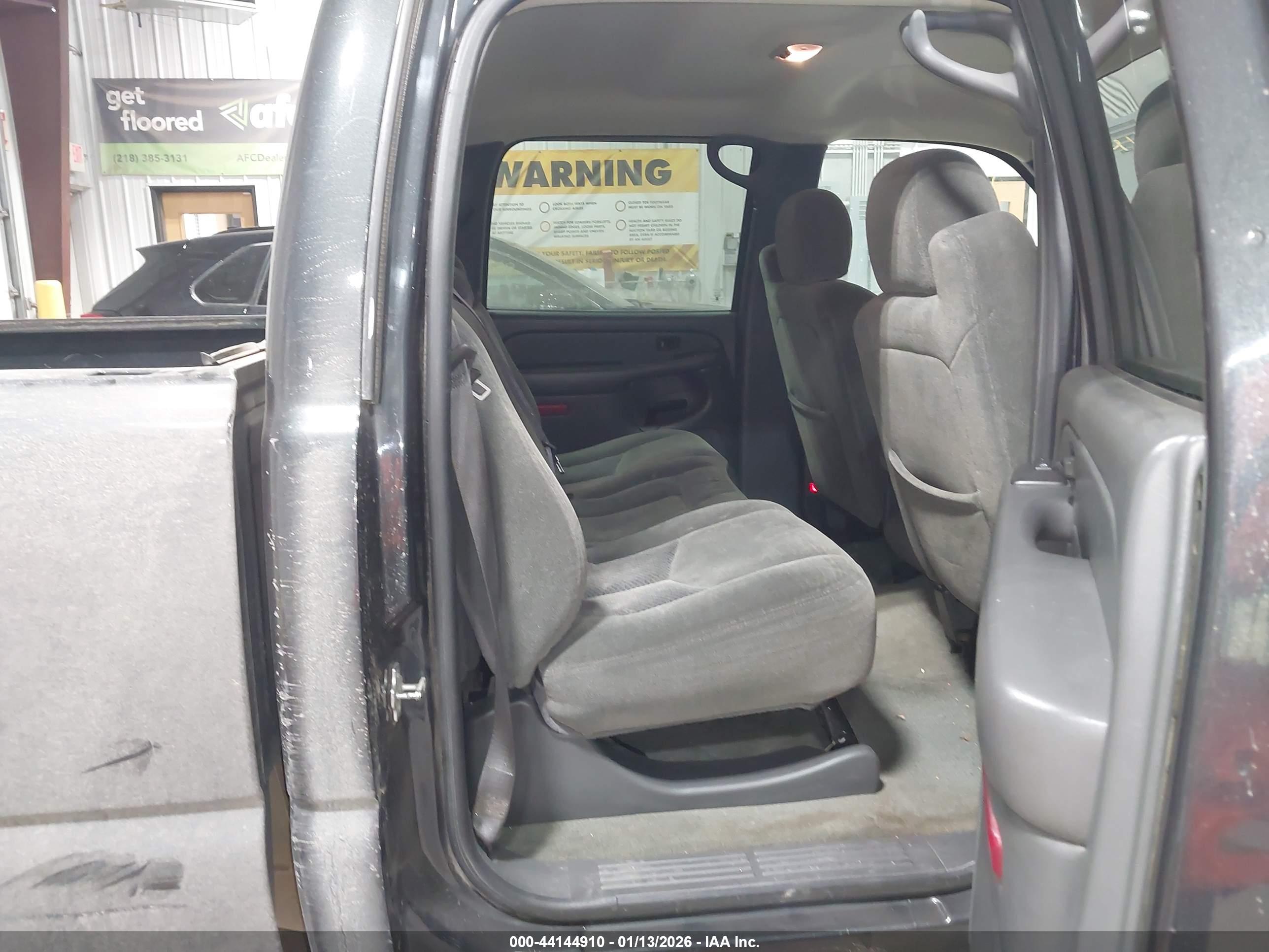 CHEVROLET SILVERADO image 8