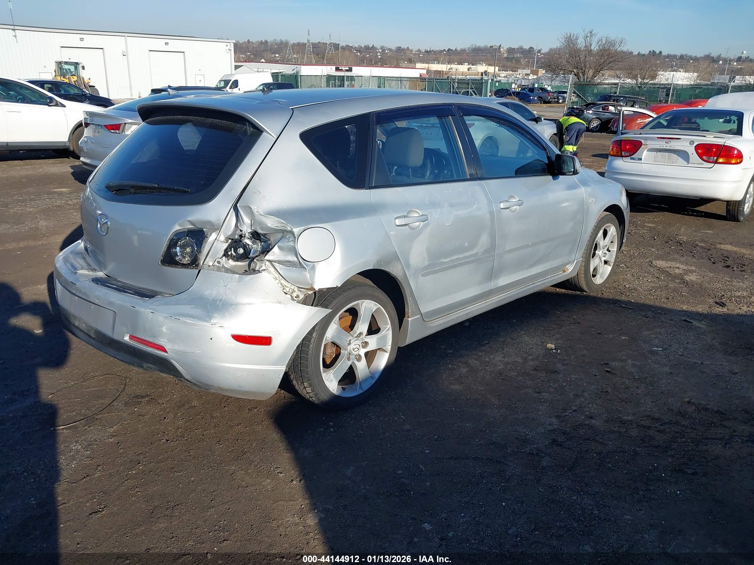 MAZDA MAZDA3 image 4