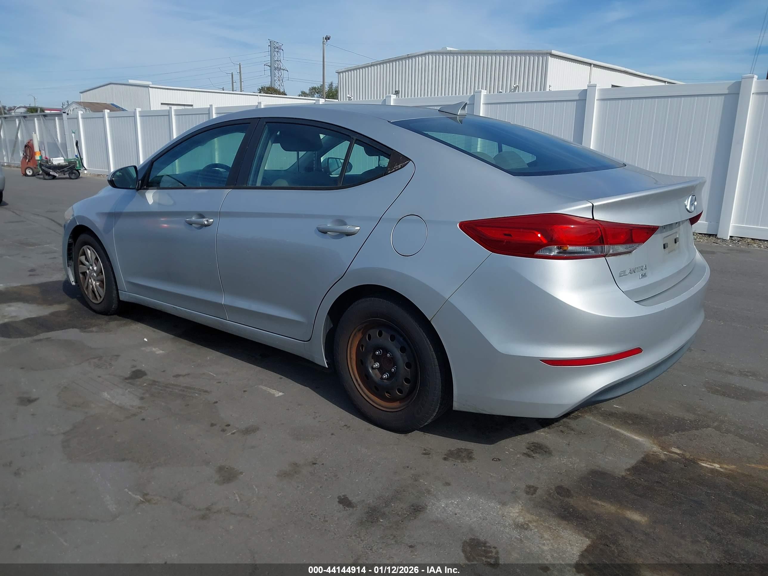 HYUNDAI ELANTRA image 3