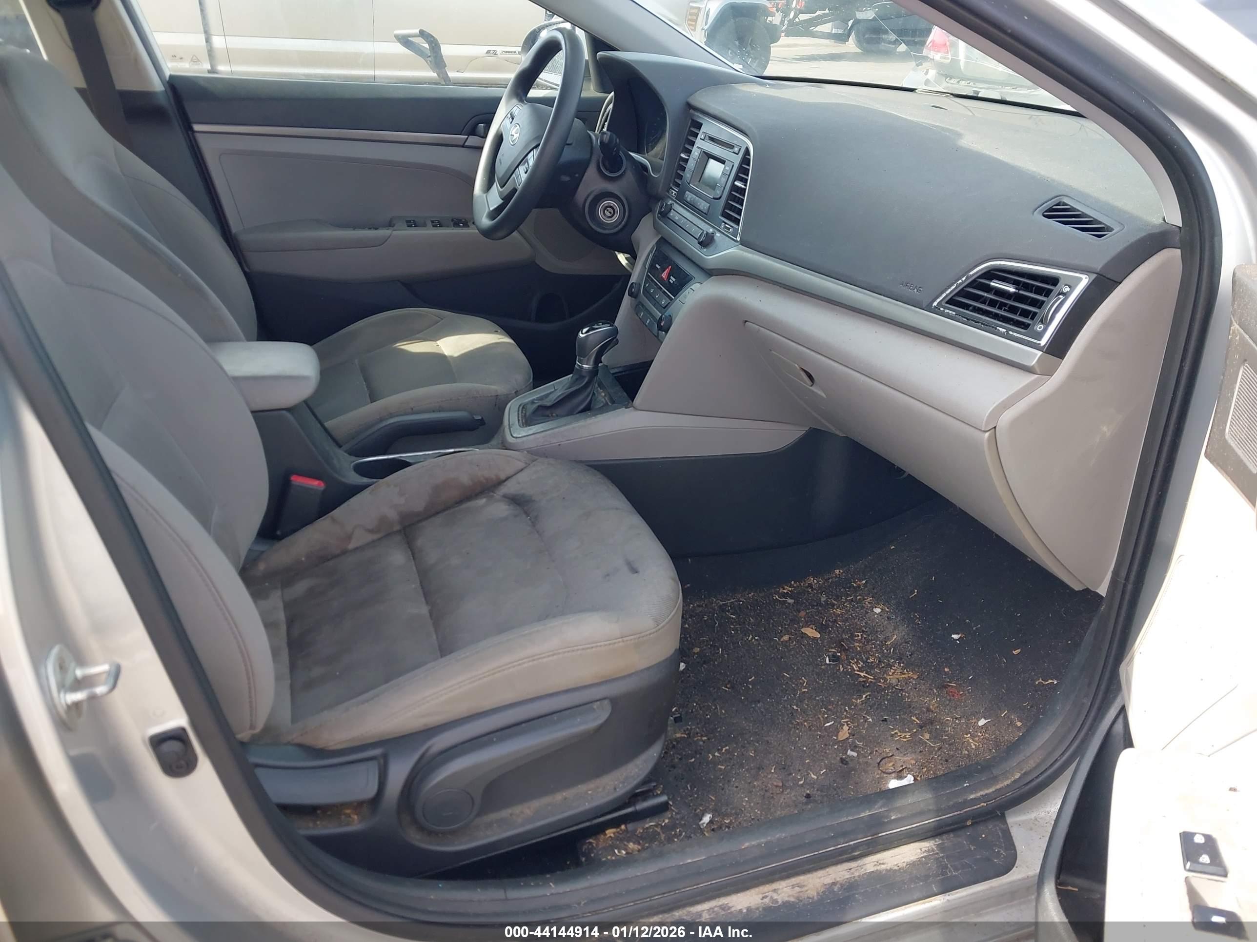 HYUNDAI ELANTRA image 5