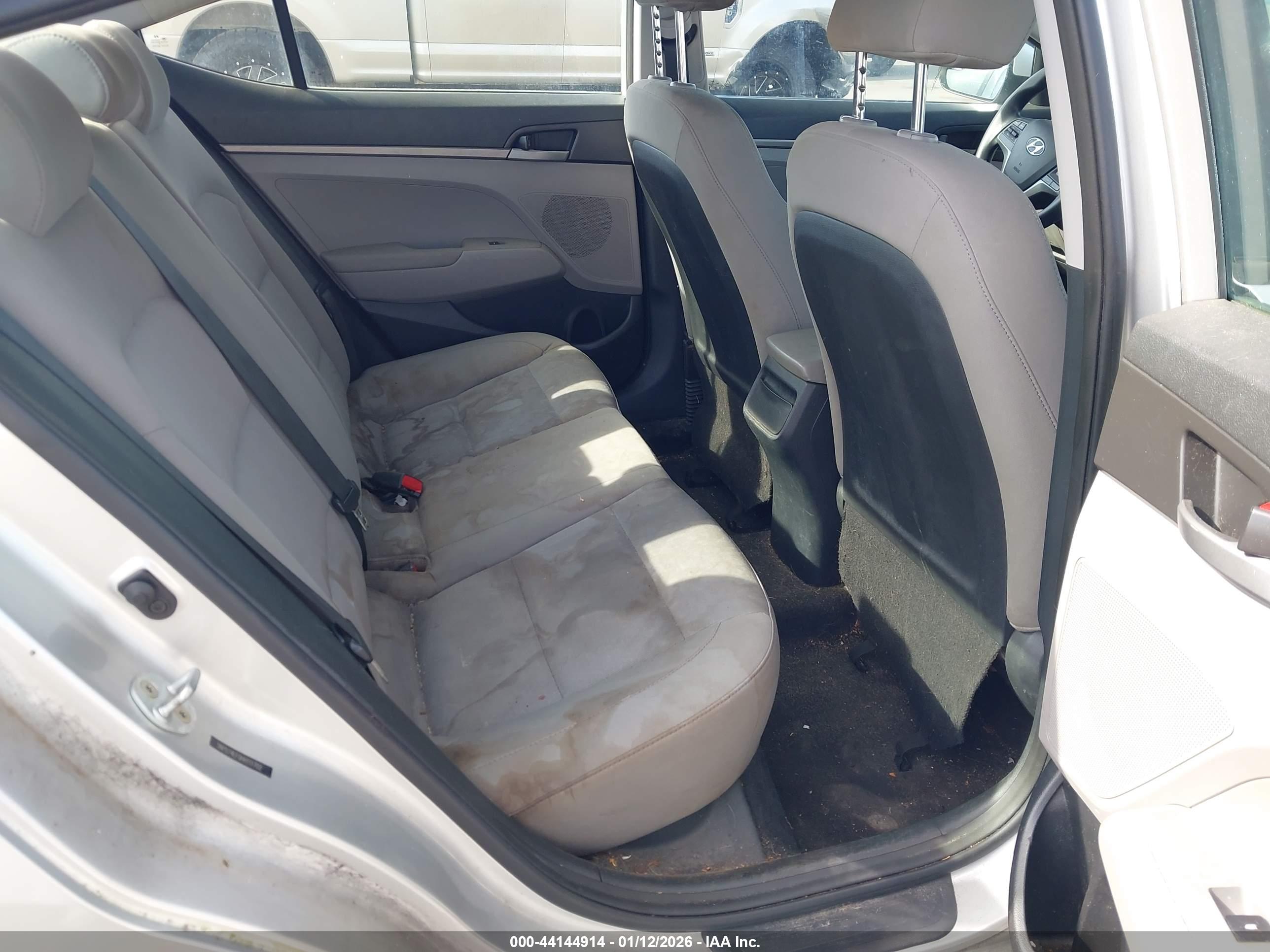 HYUNDAI ELANTRA image 8