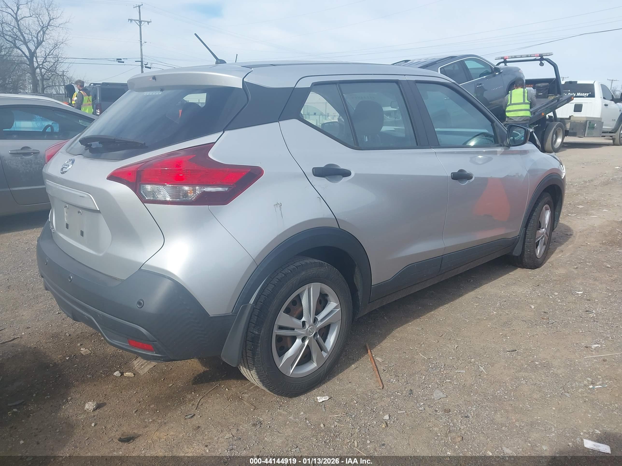 NISSAN KICKS image 4
