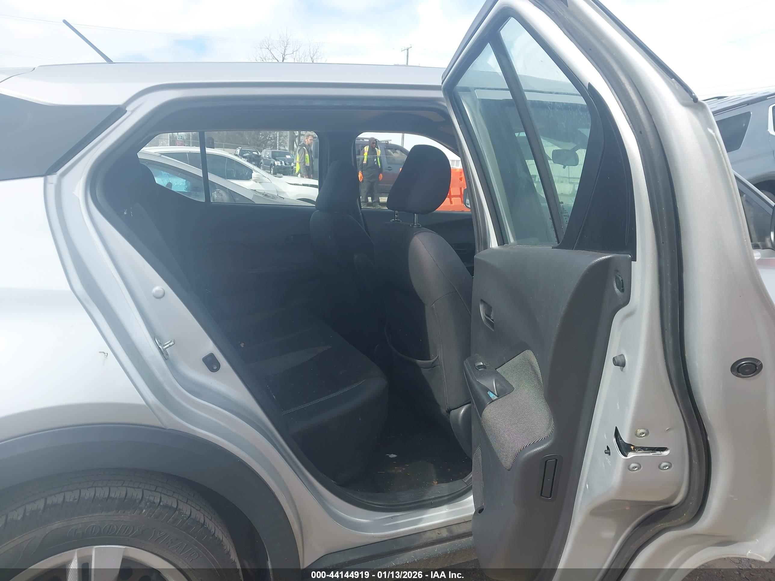 NISSAN KICKS image 8