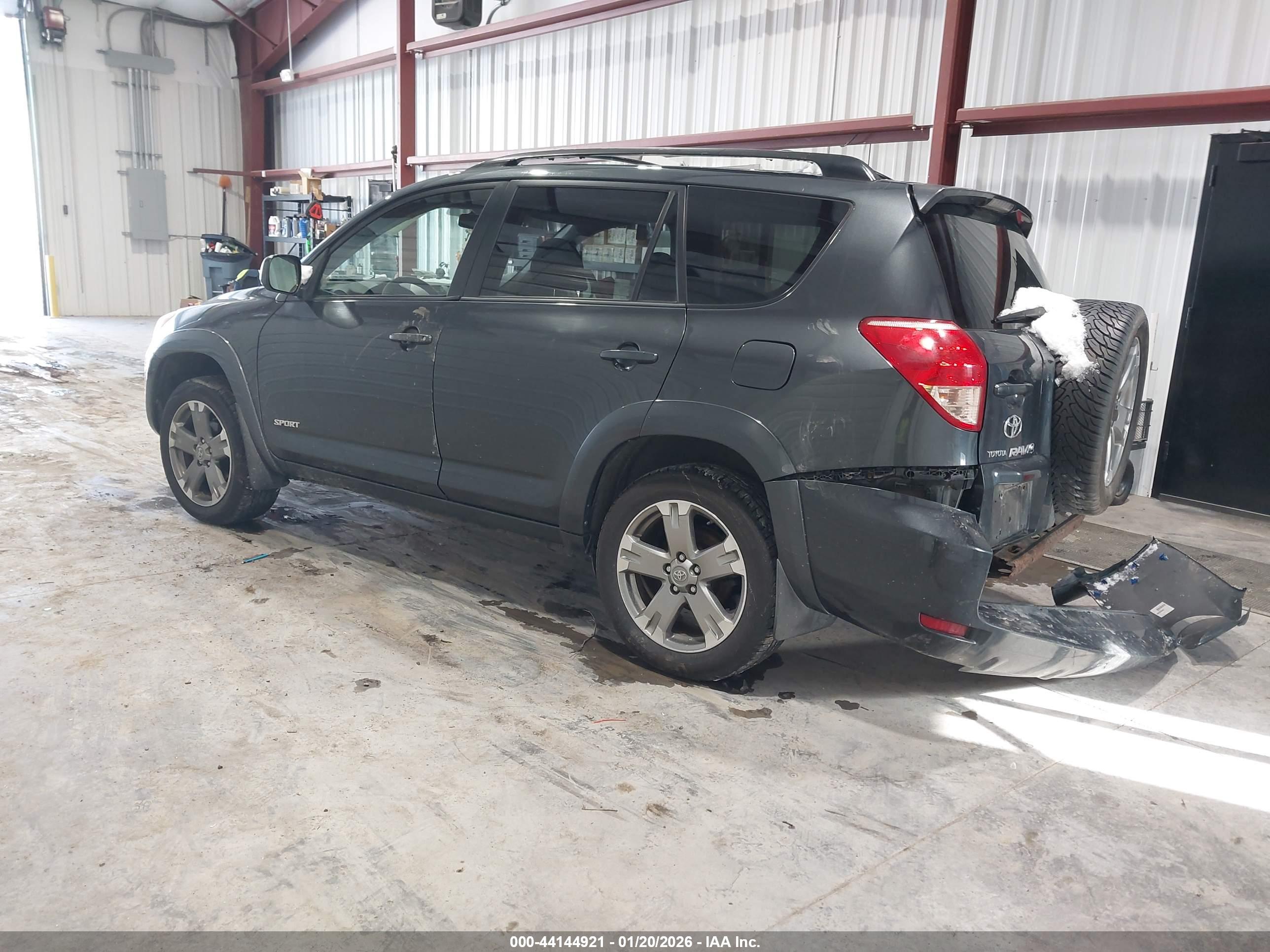 TOYOTA RAV4 image 3