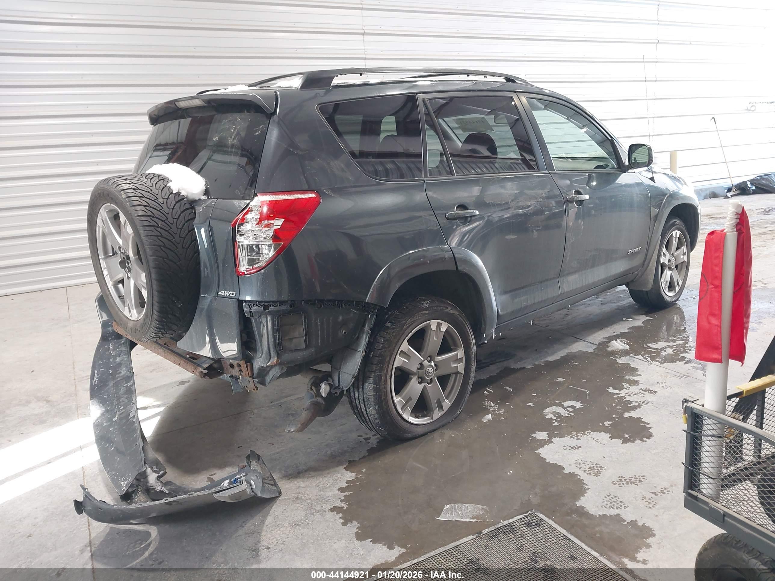 TOYOTA RAV4 image 4