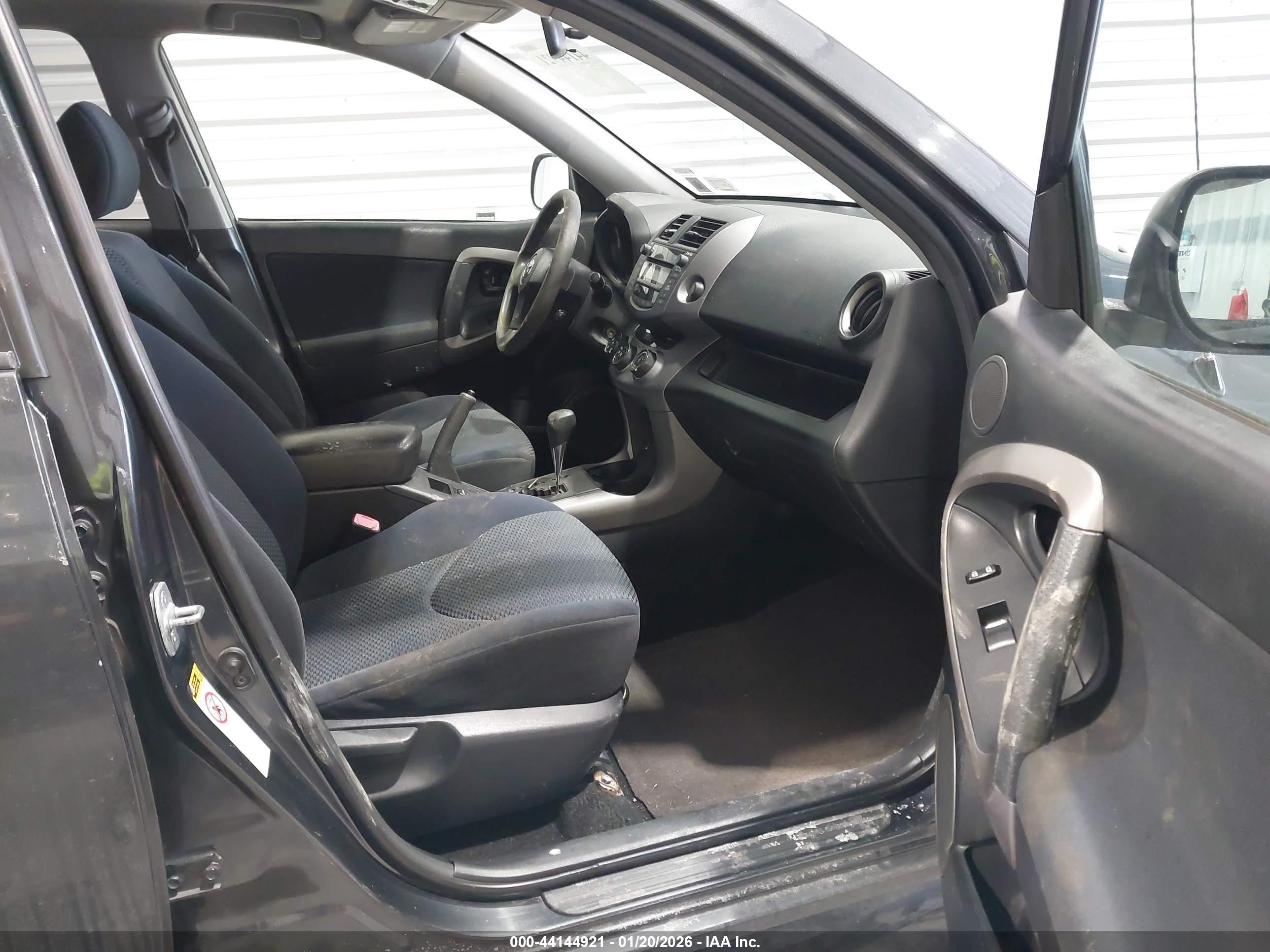 TOYOTA RAV4 image 5
