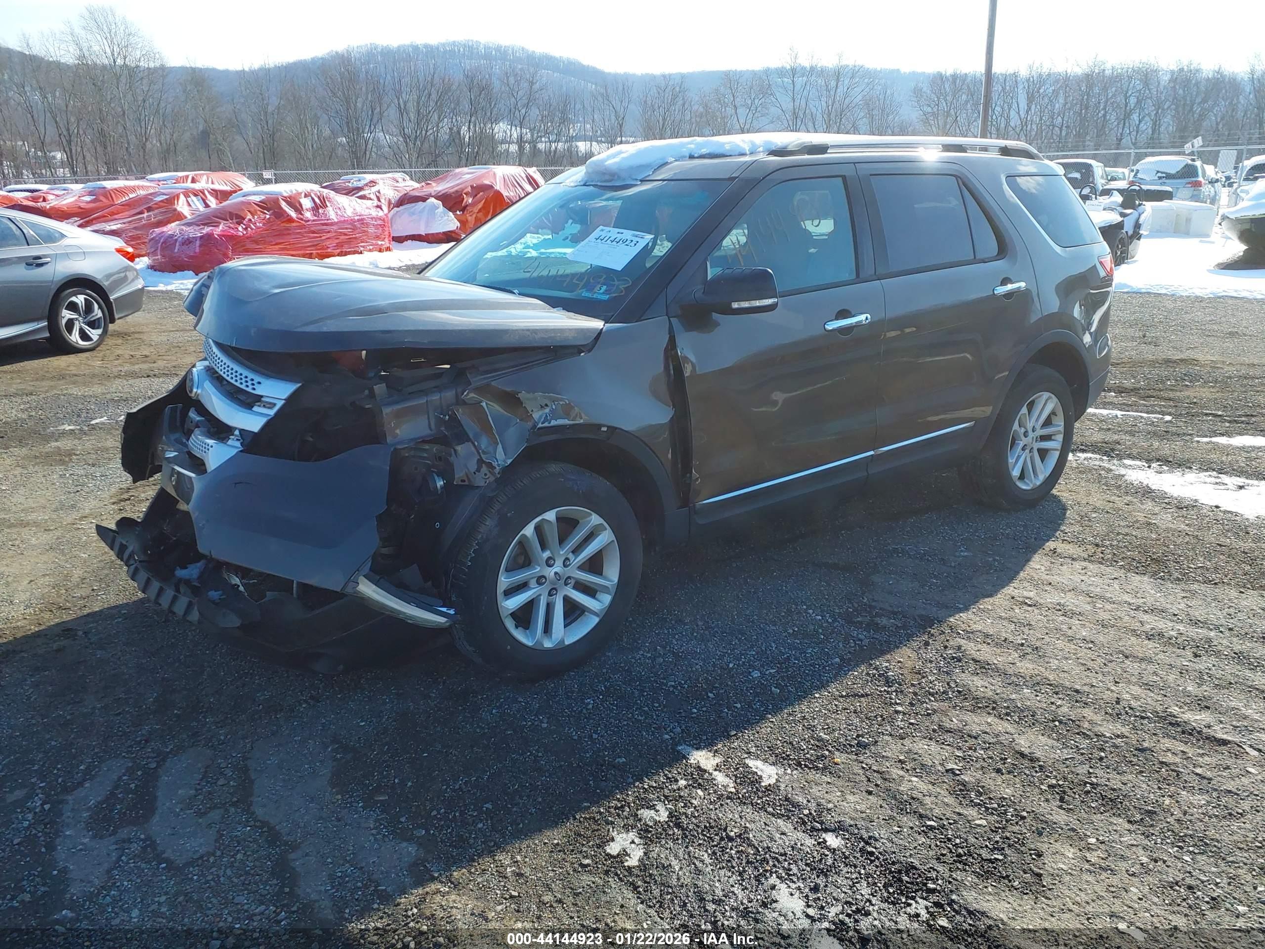 FORD EXPLORER image 2