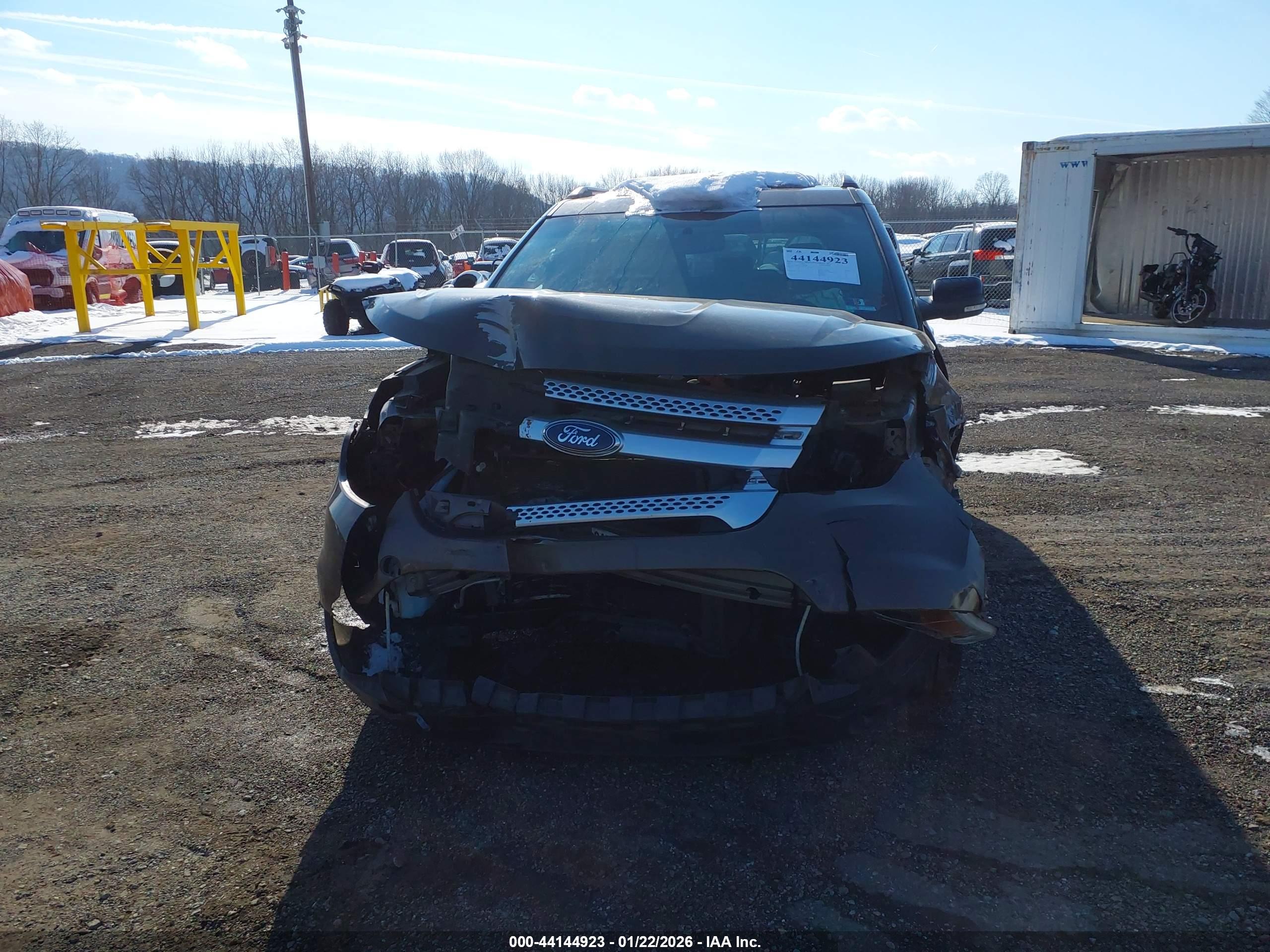 FORD EXPLORER image 6