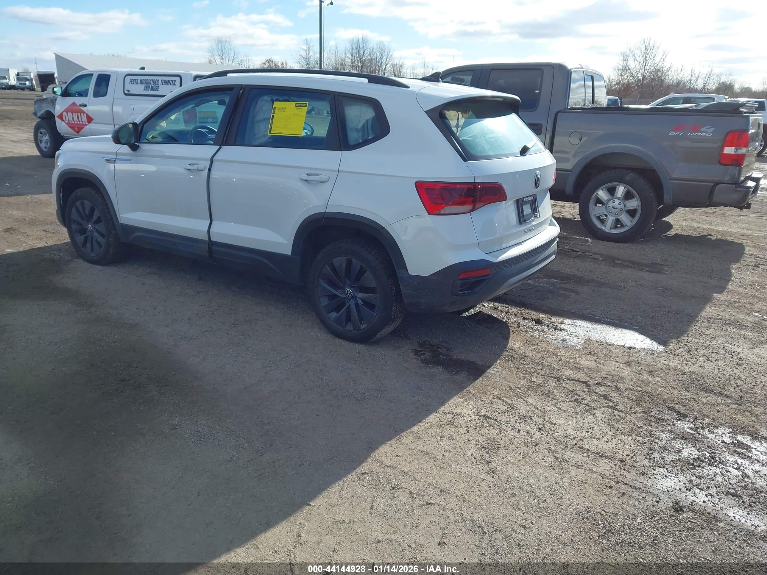 VOLKSWAGEN TAOS image 3