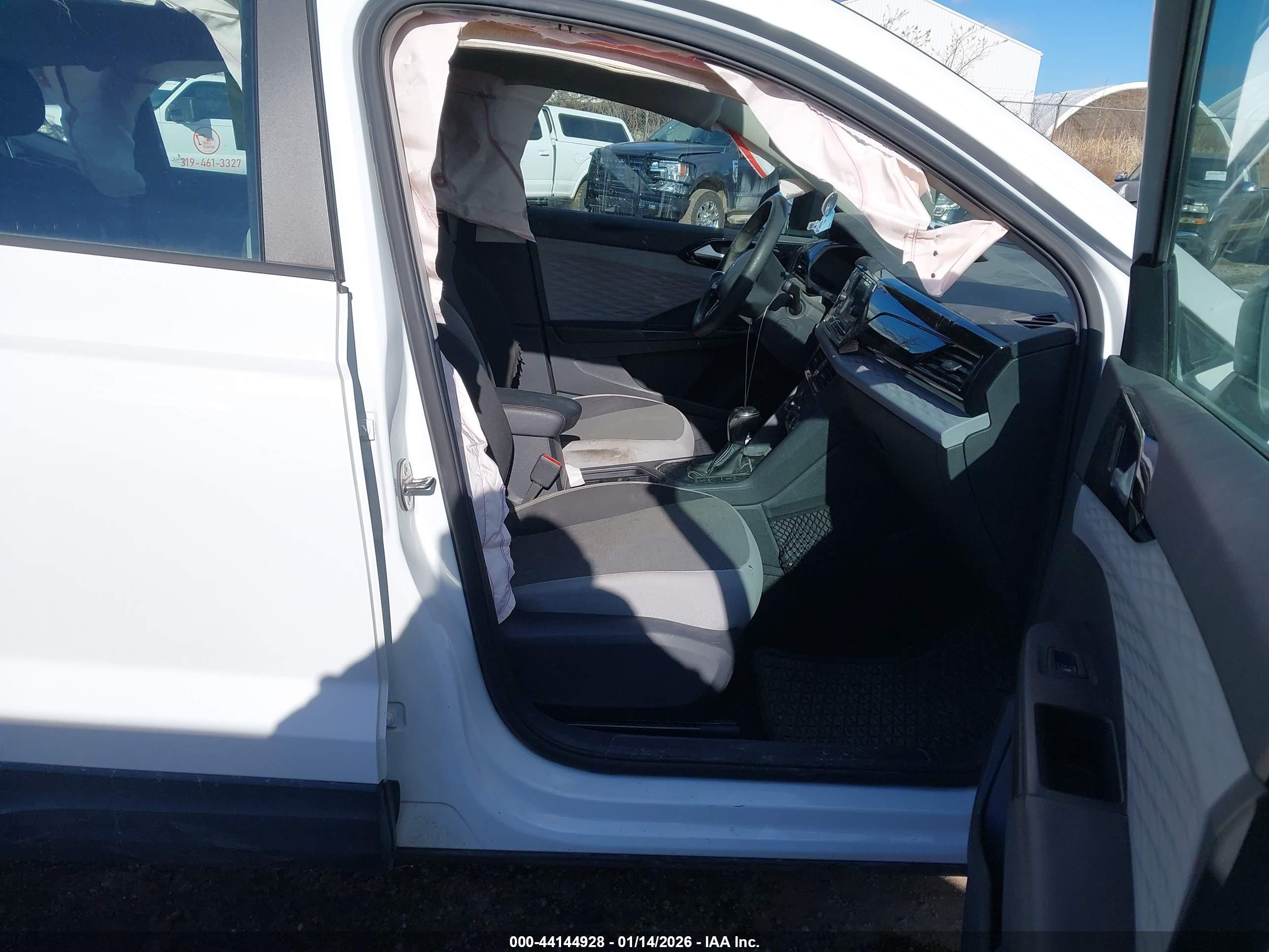 VOLKSWAGEN TAOS image 5