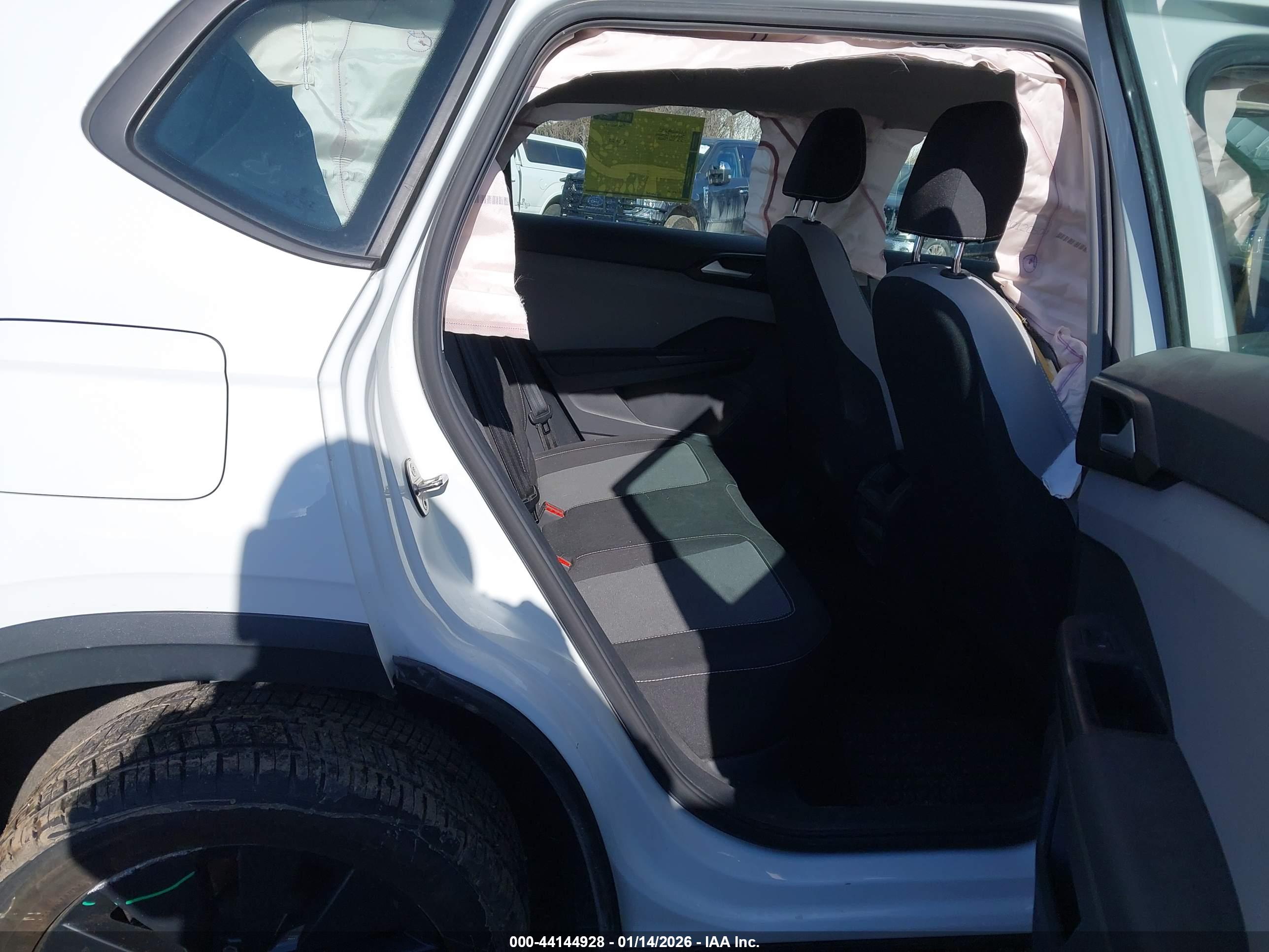 VOLKSWAGEN TAOS image 8