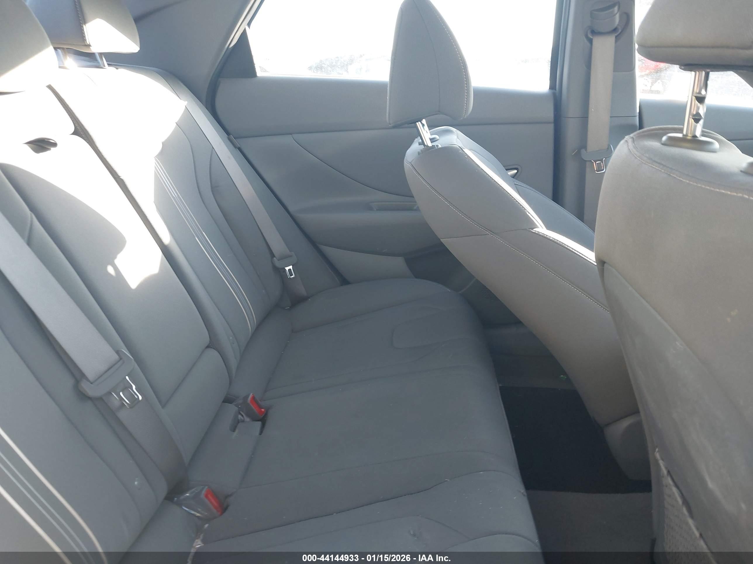 HYUNDAI ELANTRA image 8