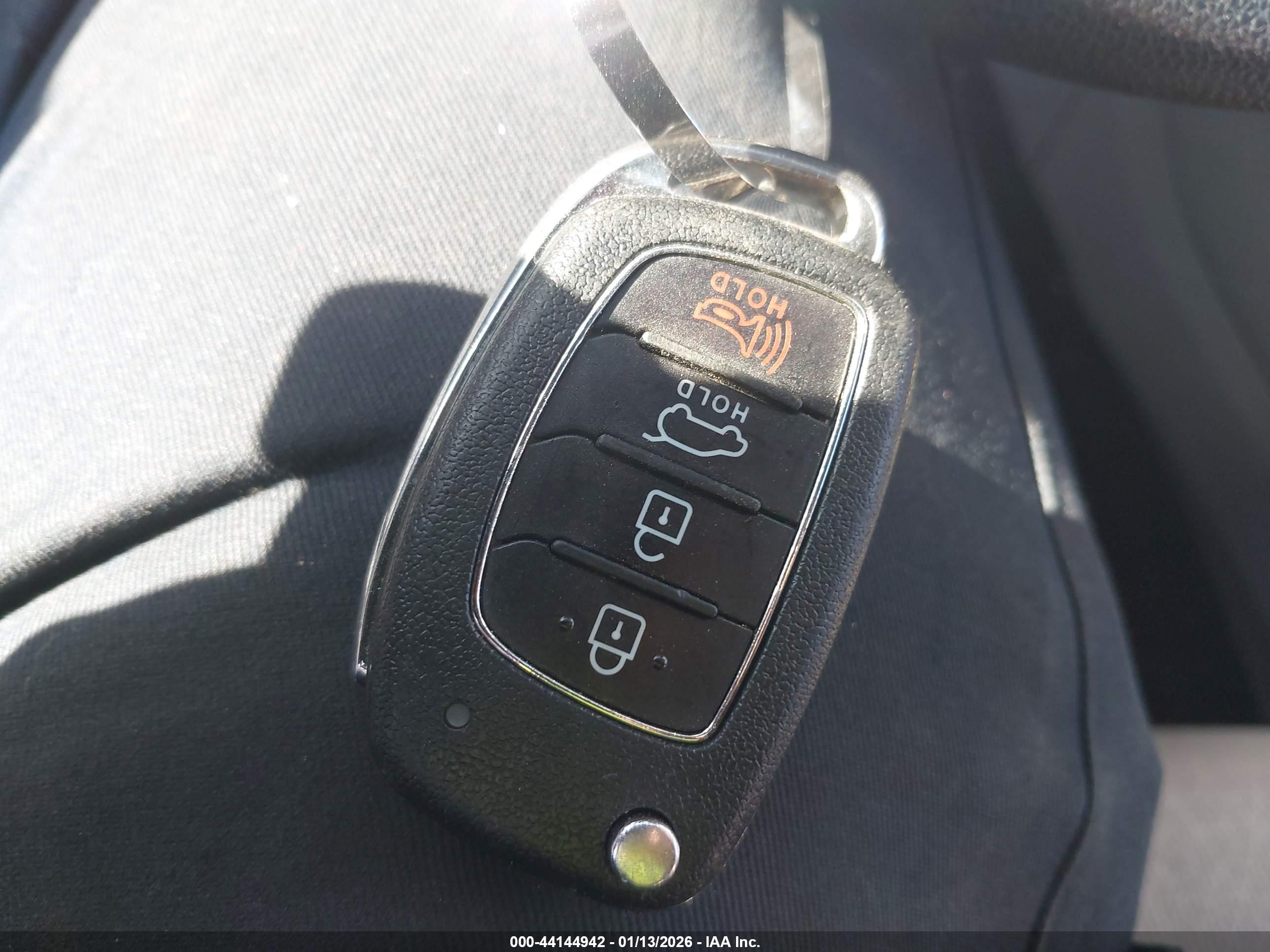 HYUNDAI TUCSON image 11