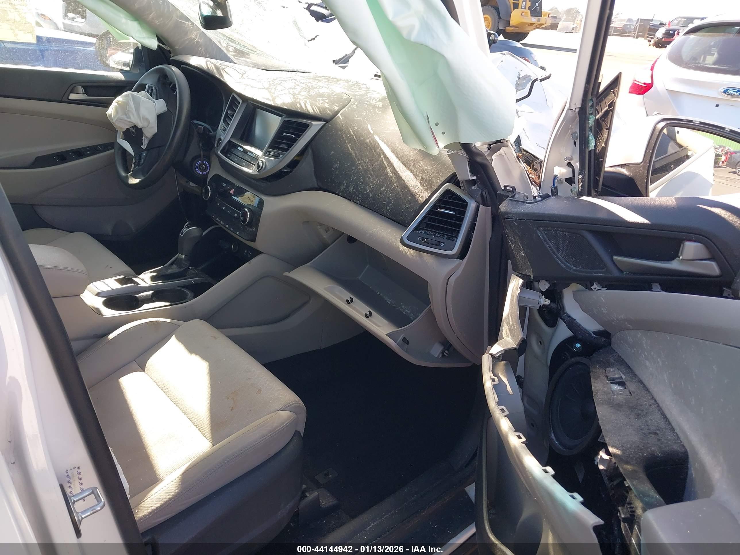 HYUNDAI TUCSON image 5