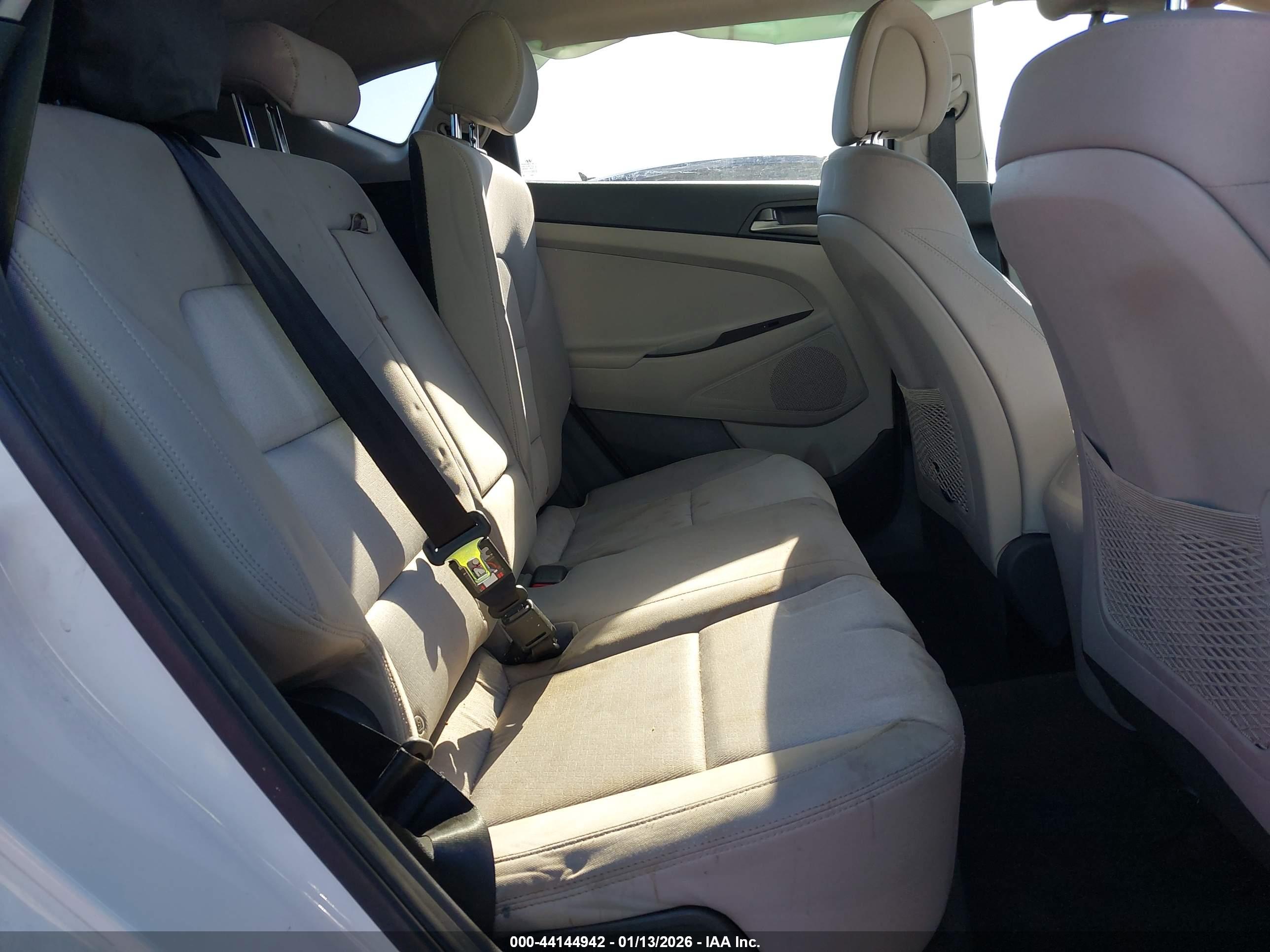 HYUNDAI TUCSON image 8