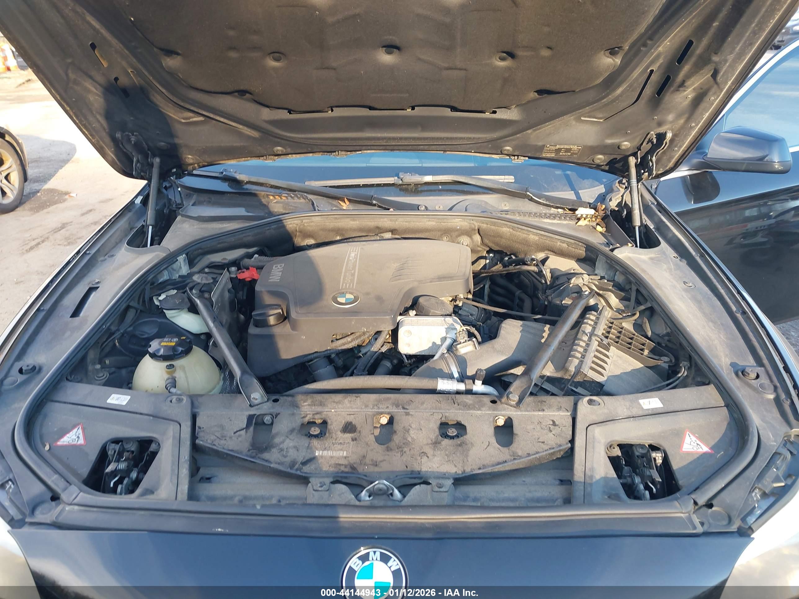 BMW 528I image 10