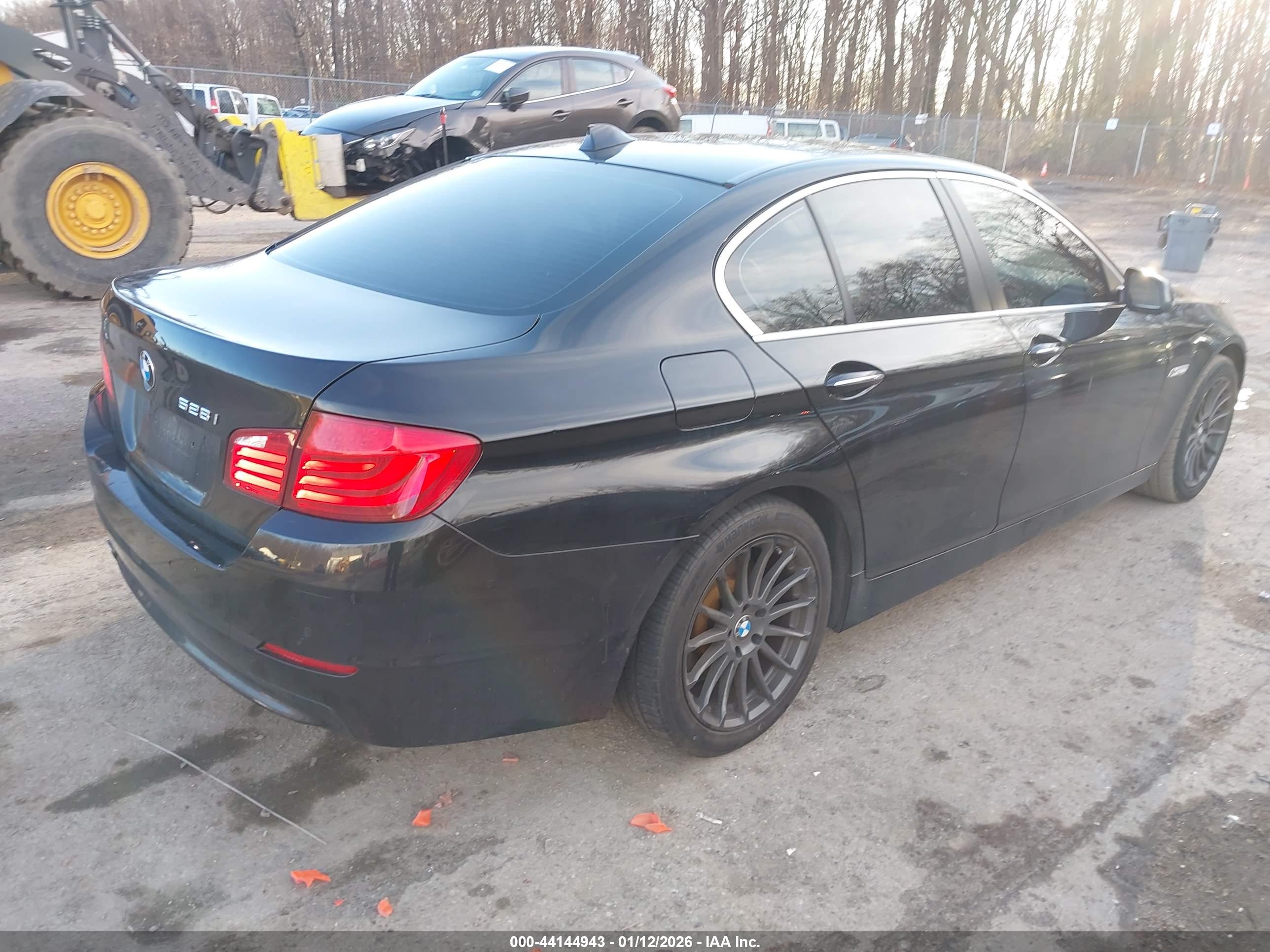 BMW 528I image 4