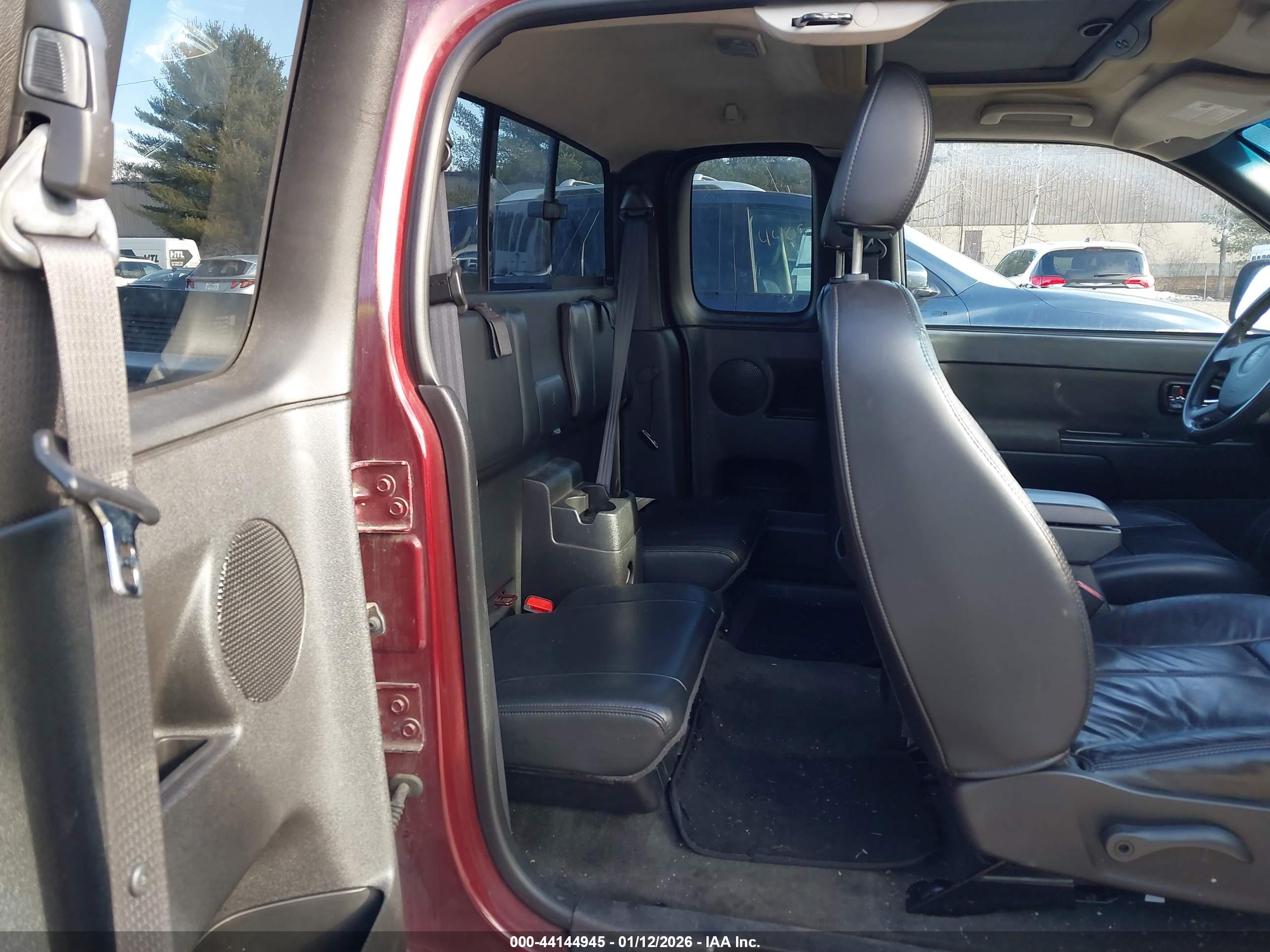 CHEVROLET COLORADO image 8