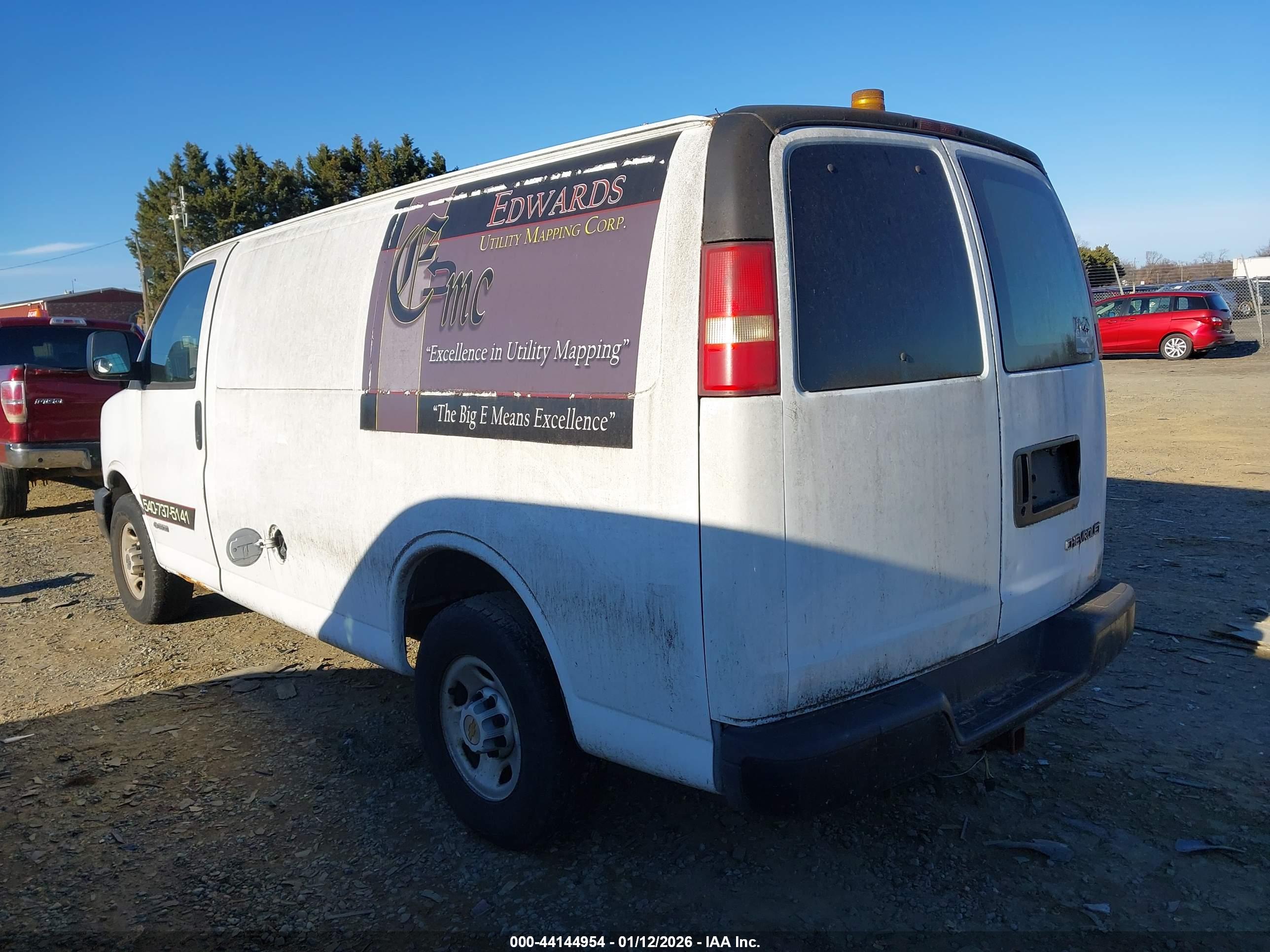 CHEVROLET EXPRESS image 3
