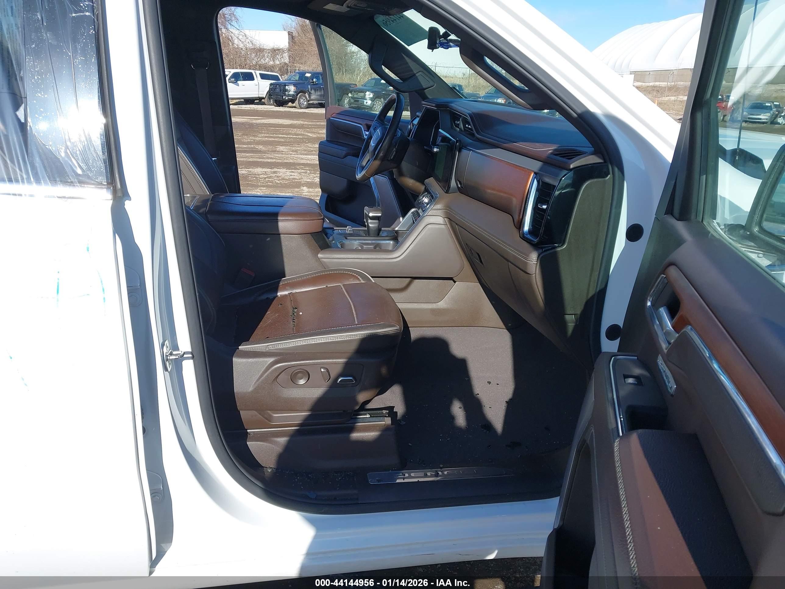 GMC SIERRA image 5