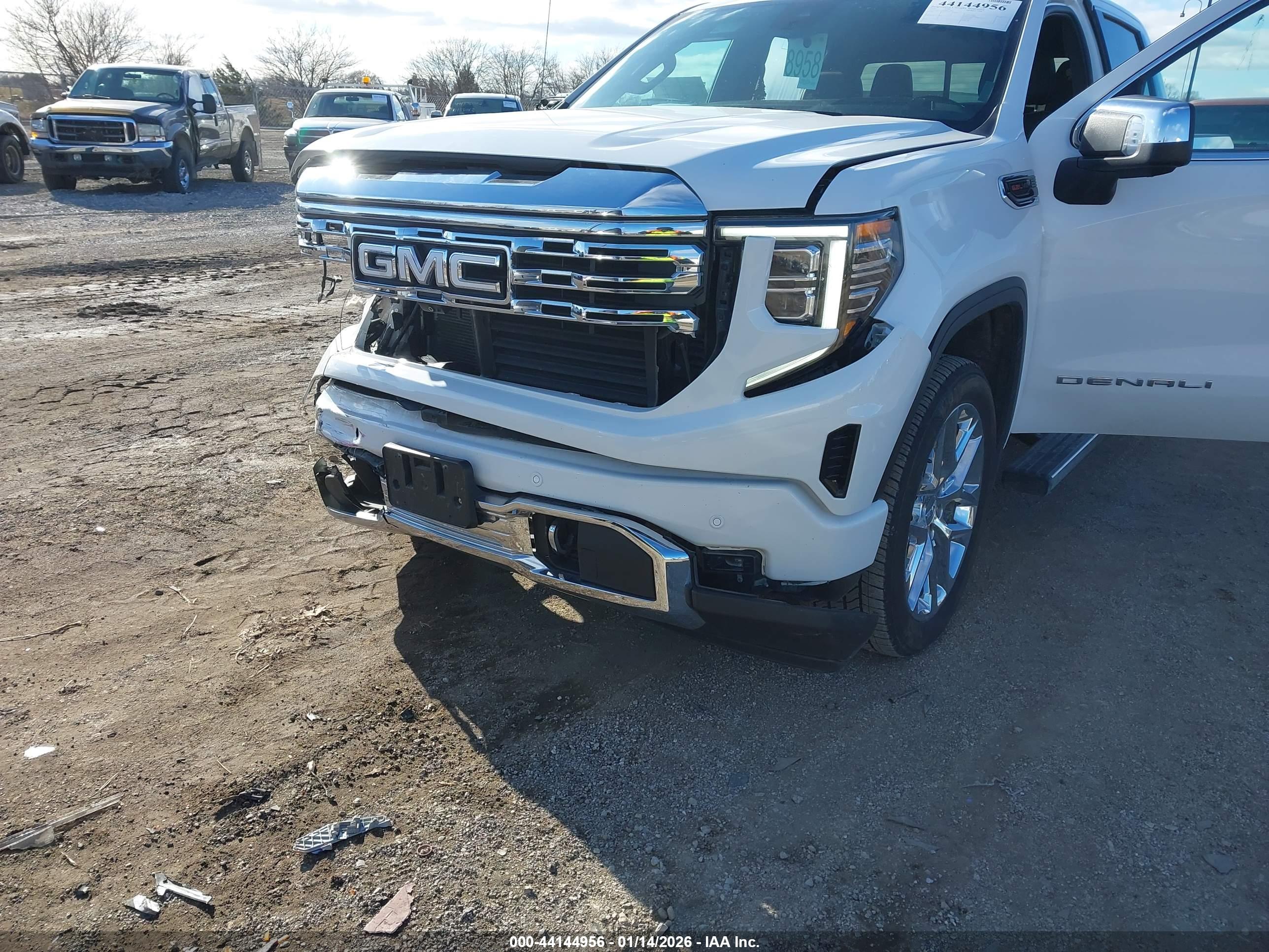 GMC SIERRA image 6