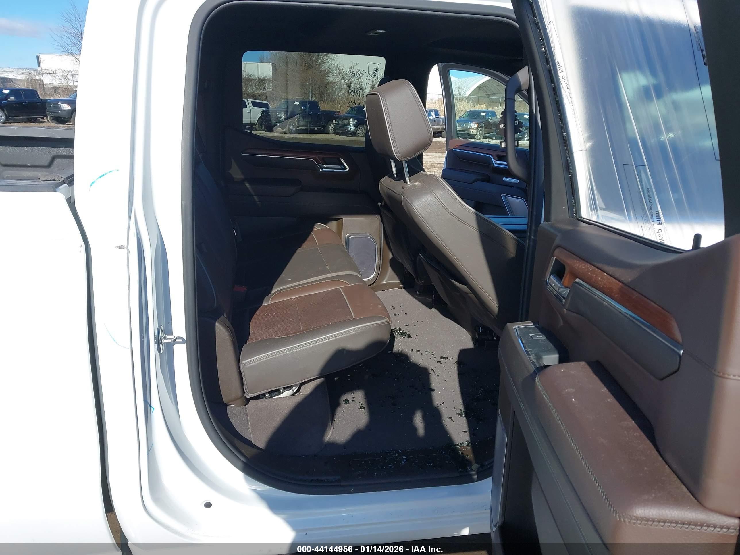 GMC SIERRA image 8