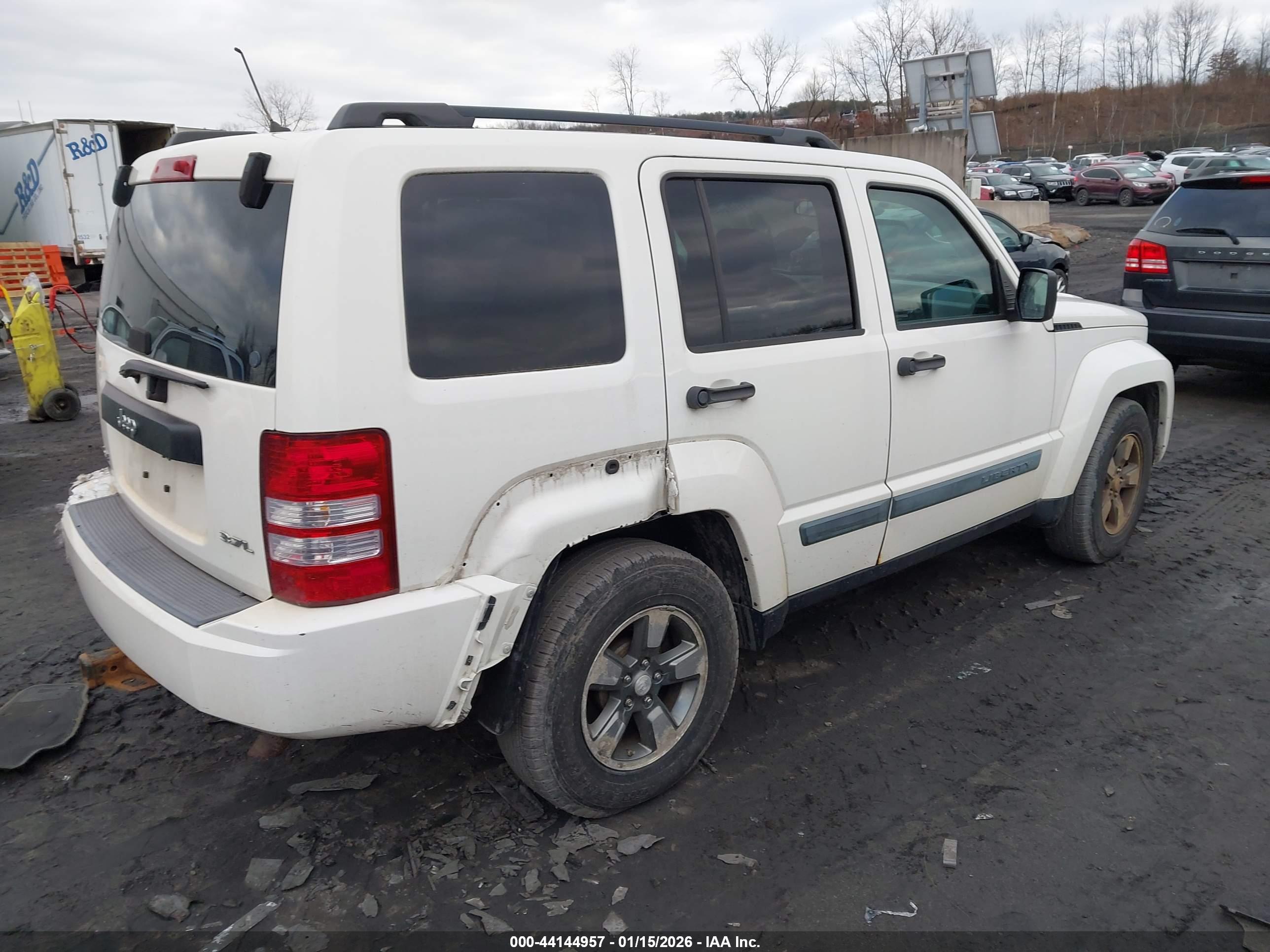 JEEP LIBERTY image 4