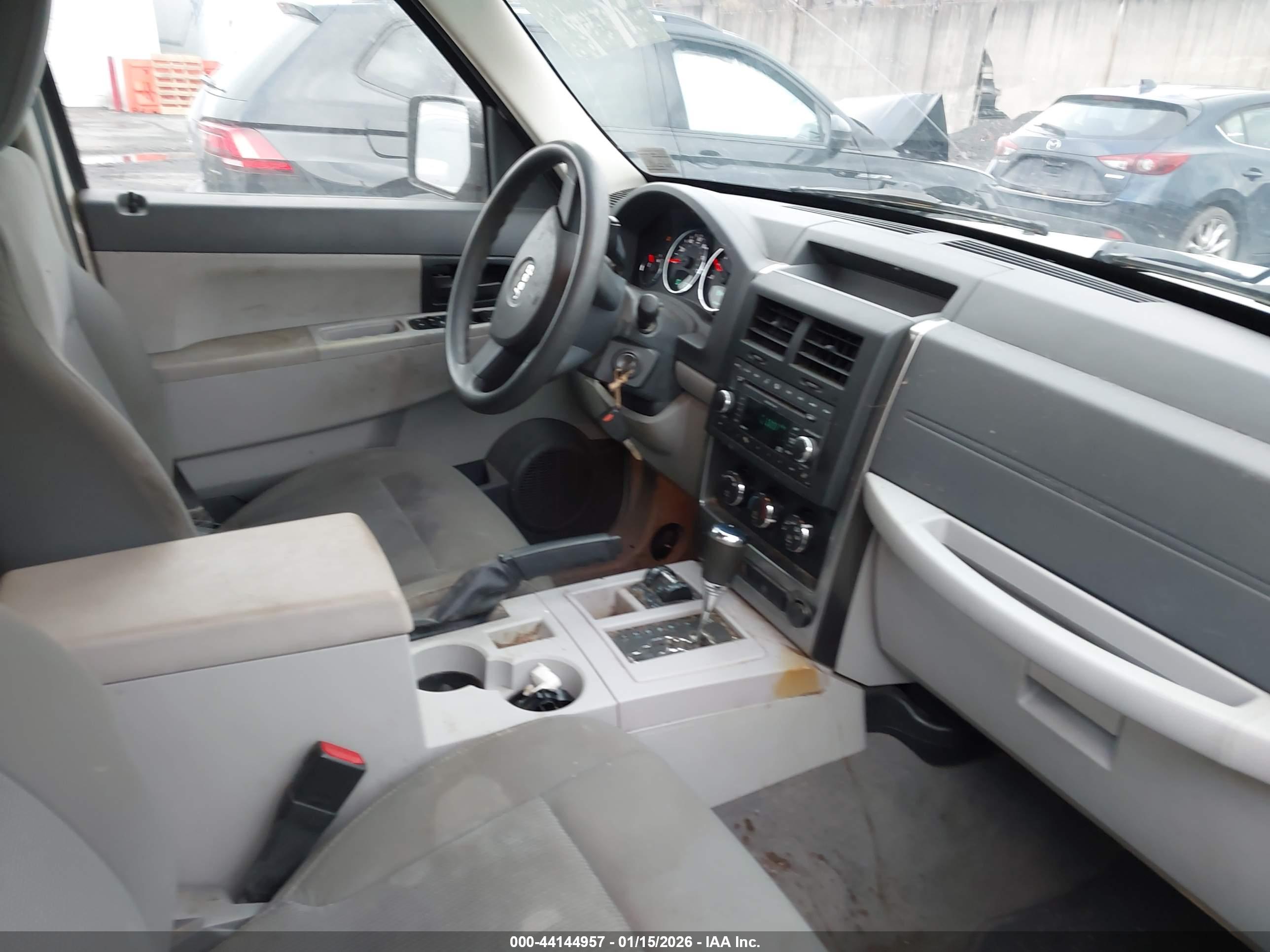 JEEP LIBERTY image 5