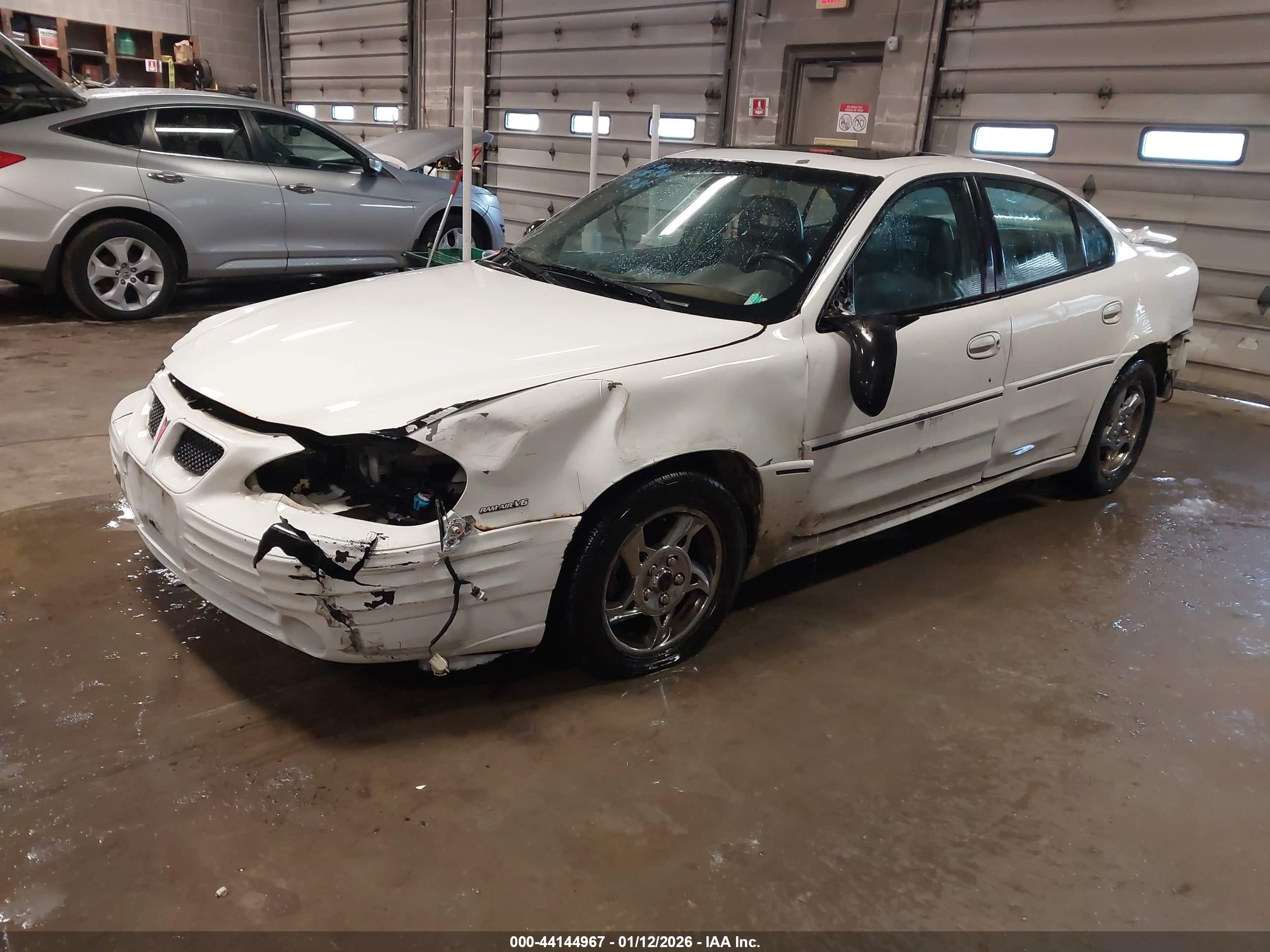 PONTIAC GRAND image 2