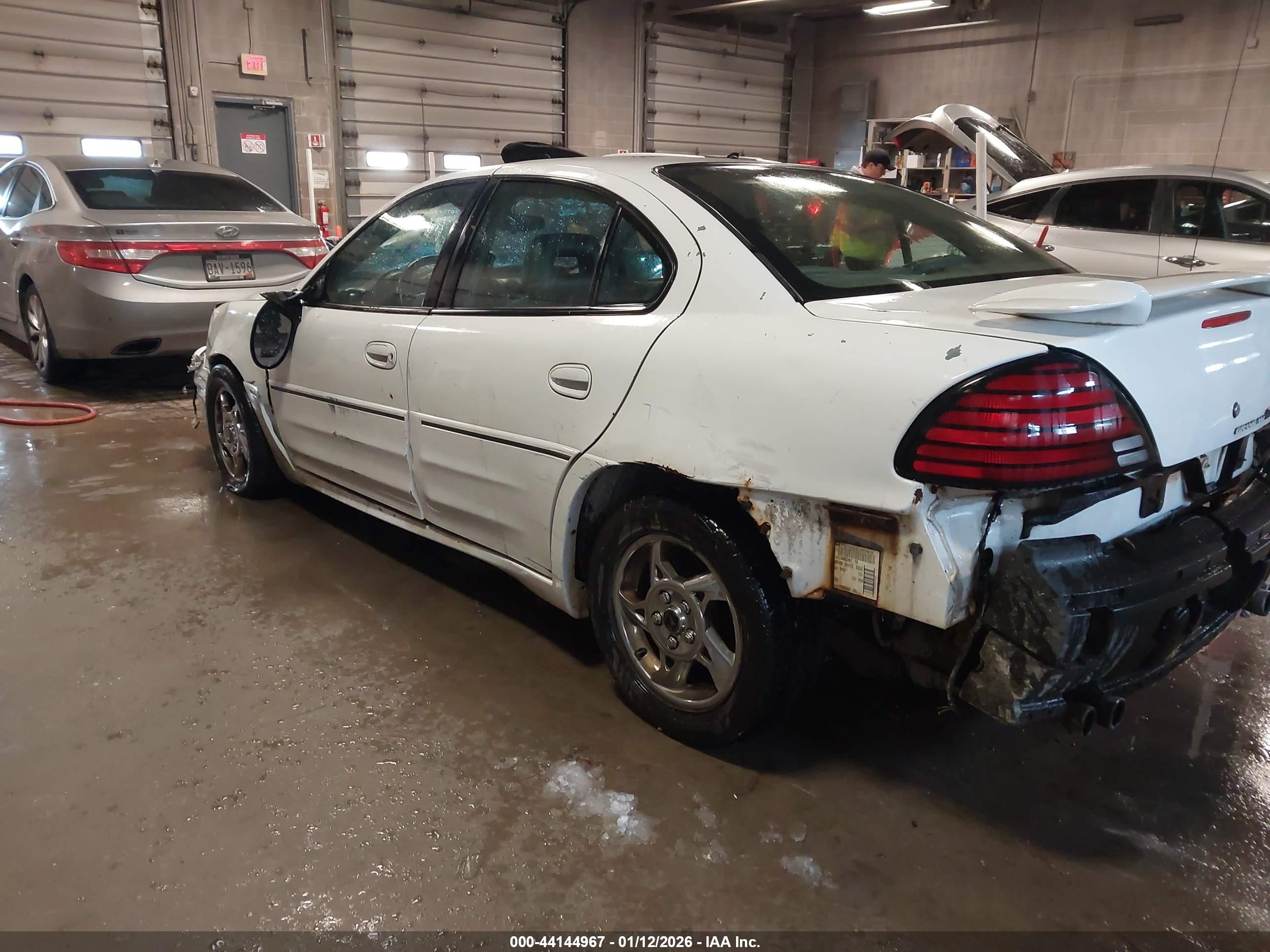 PONTIAC GRAND image 3