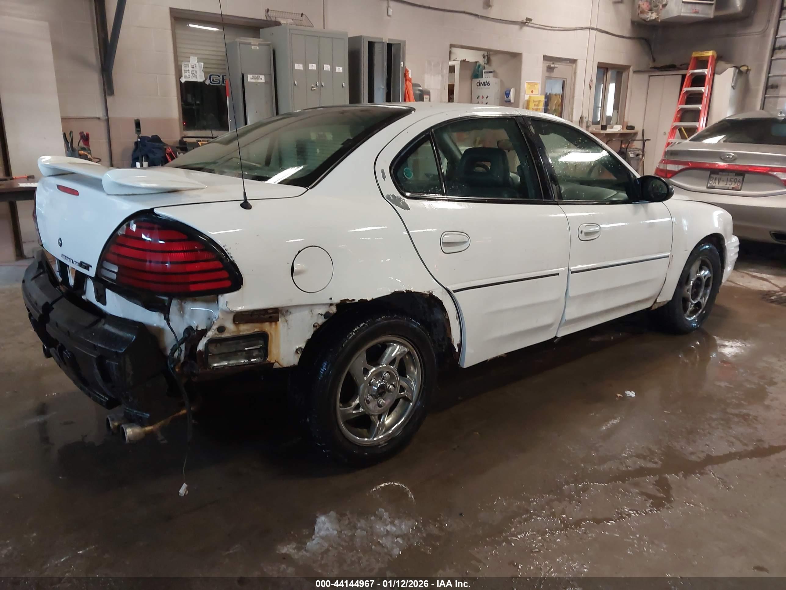 PONTIAC GRAND image 4
