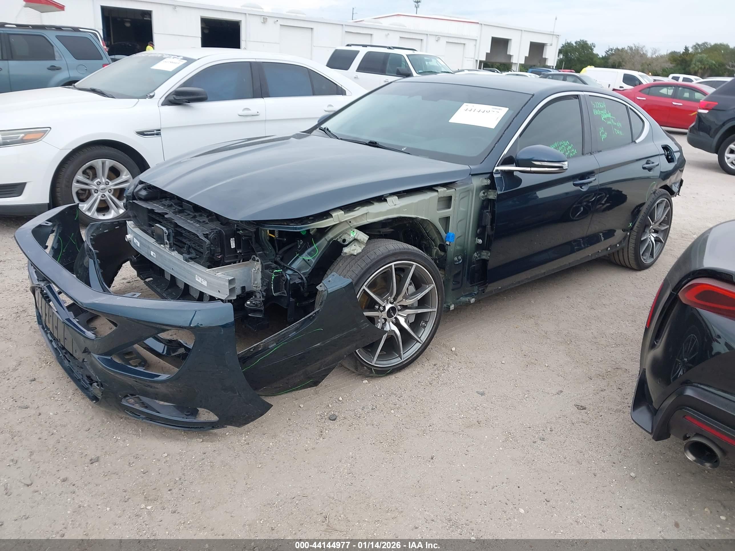 GENESIS G70 image 2