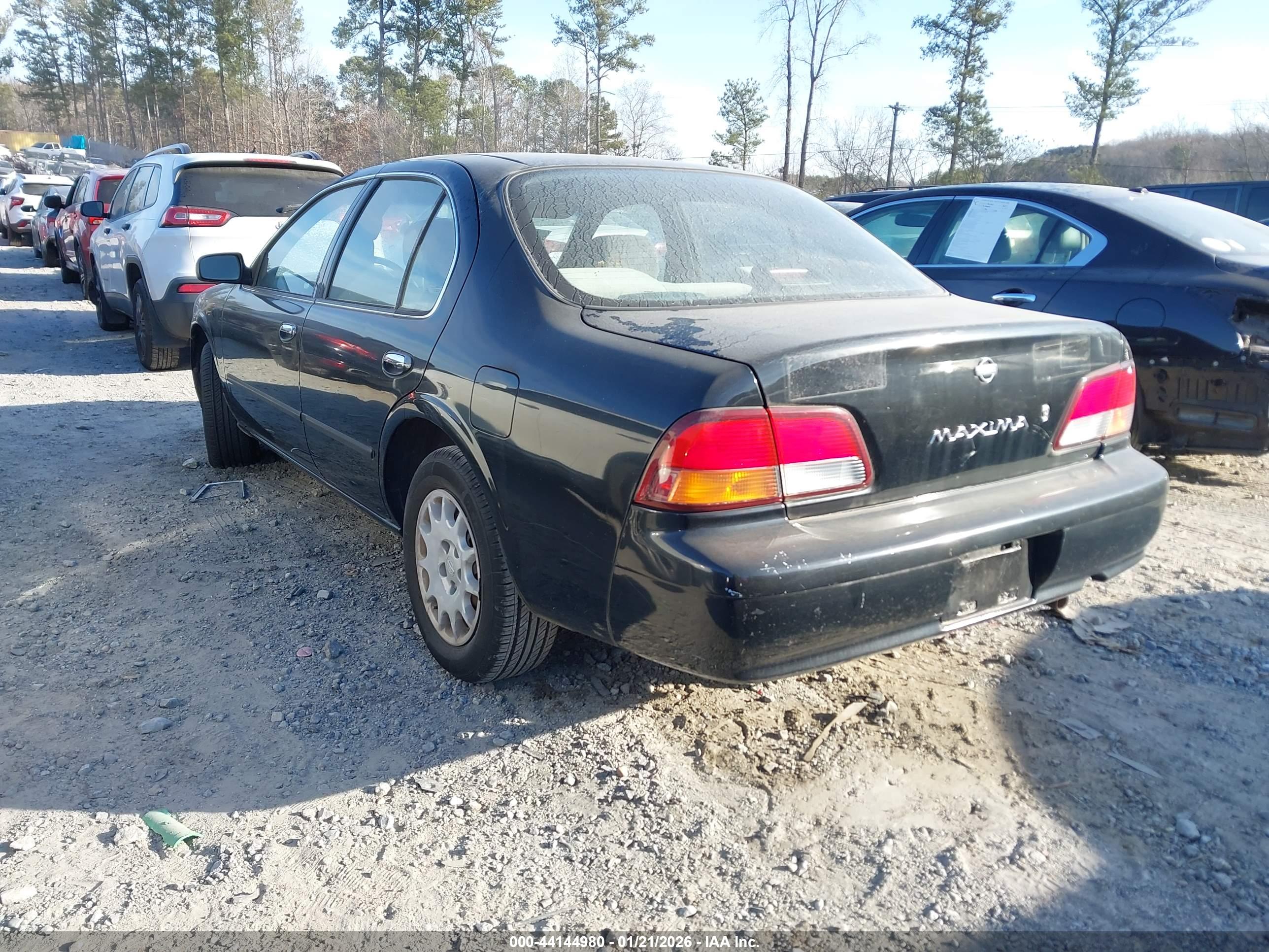 NISSAN MAXIMA image 3