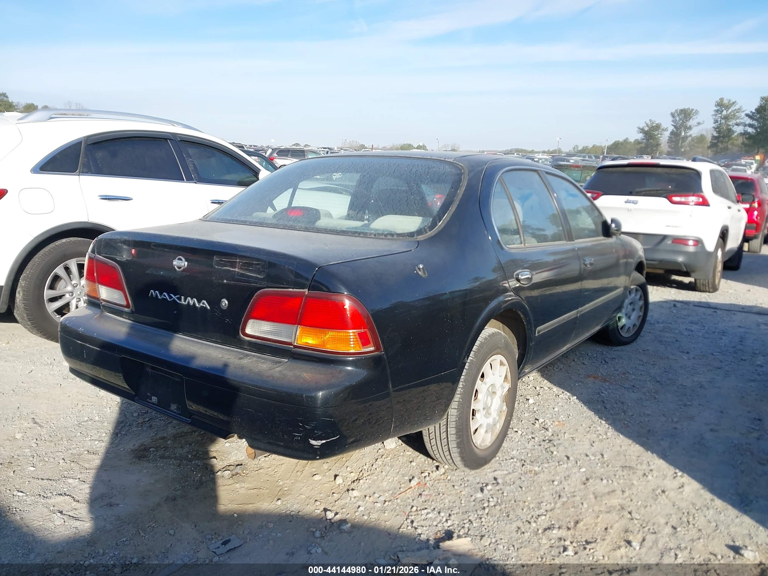 NISSAN MAXIMA image 4