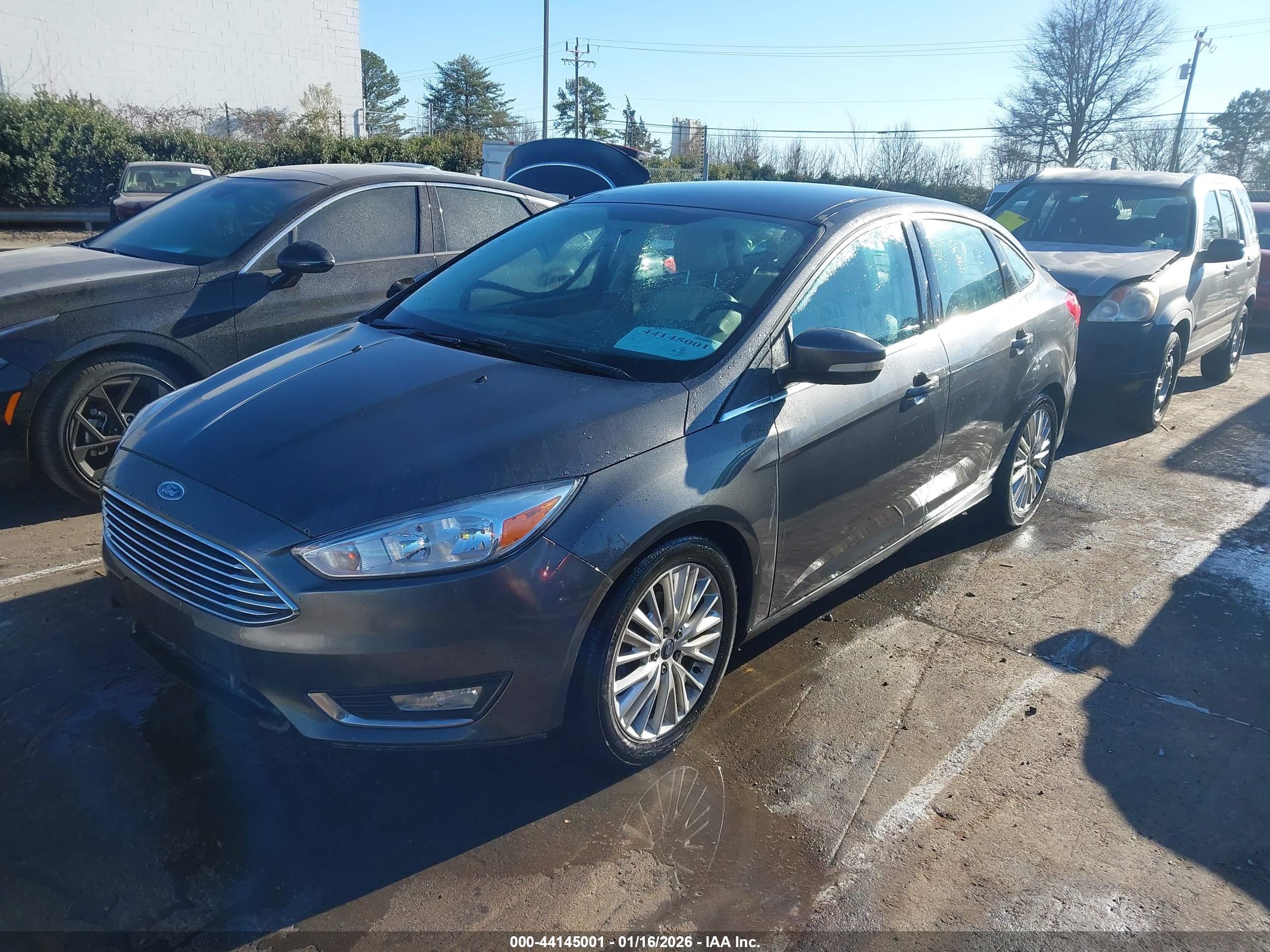 FORD FOCUS image 2